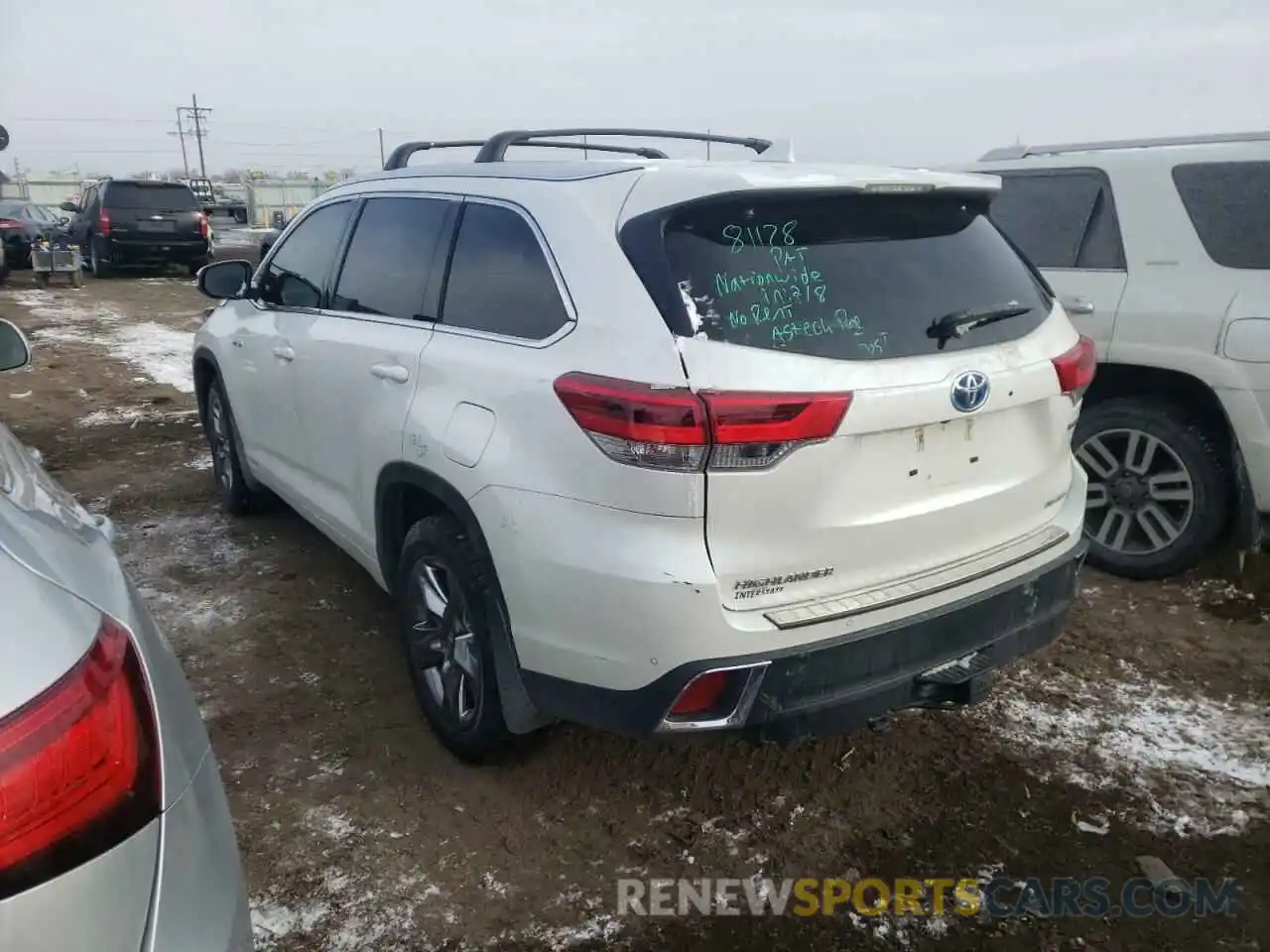 3 Photograph of a damaged car 5TDDGRFHXKS060186 TOYOTA HIGHLANDER 2019