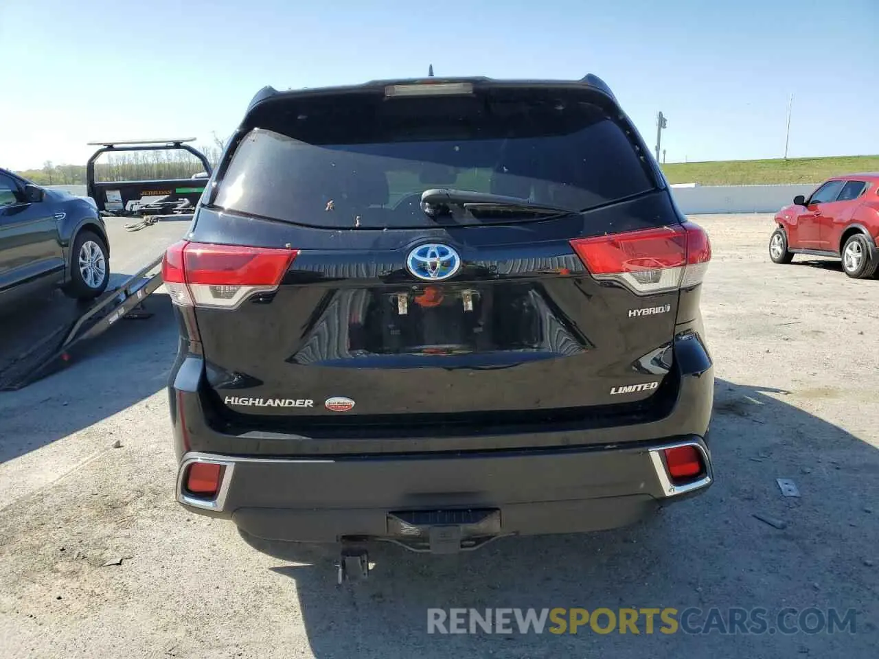 6 Photograph of a damaged car 5TDDGRFHXKS062049 TOYOTA HIGHLANDER 2019
