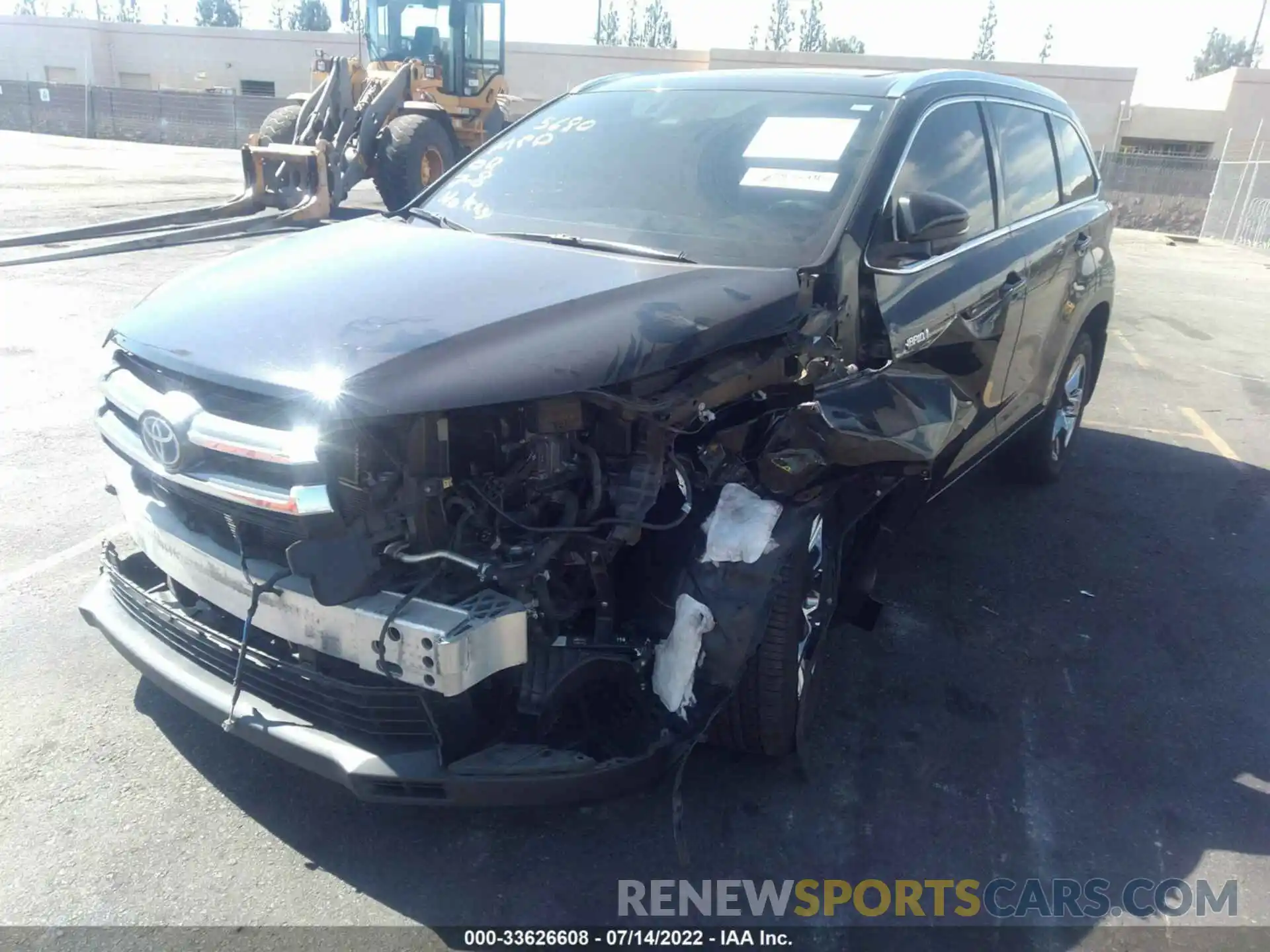 2 Photograph of a damaged car 5TDDGRFHXKS065680 TOYOTA HIGHLANDER 2019