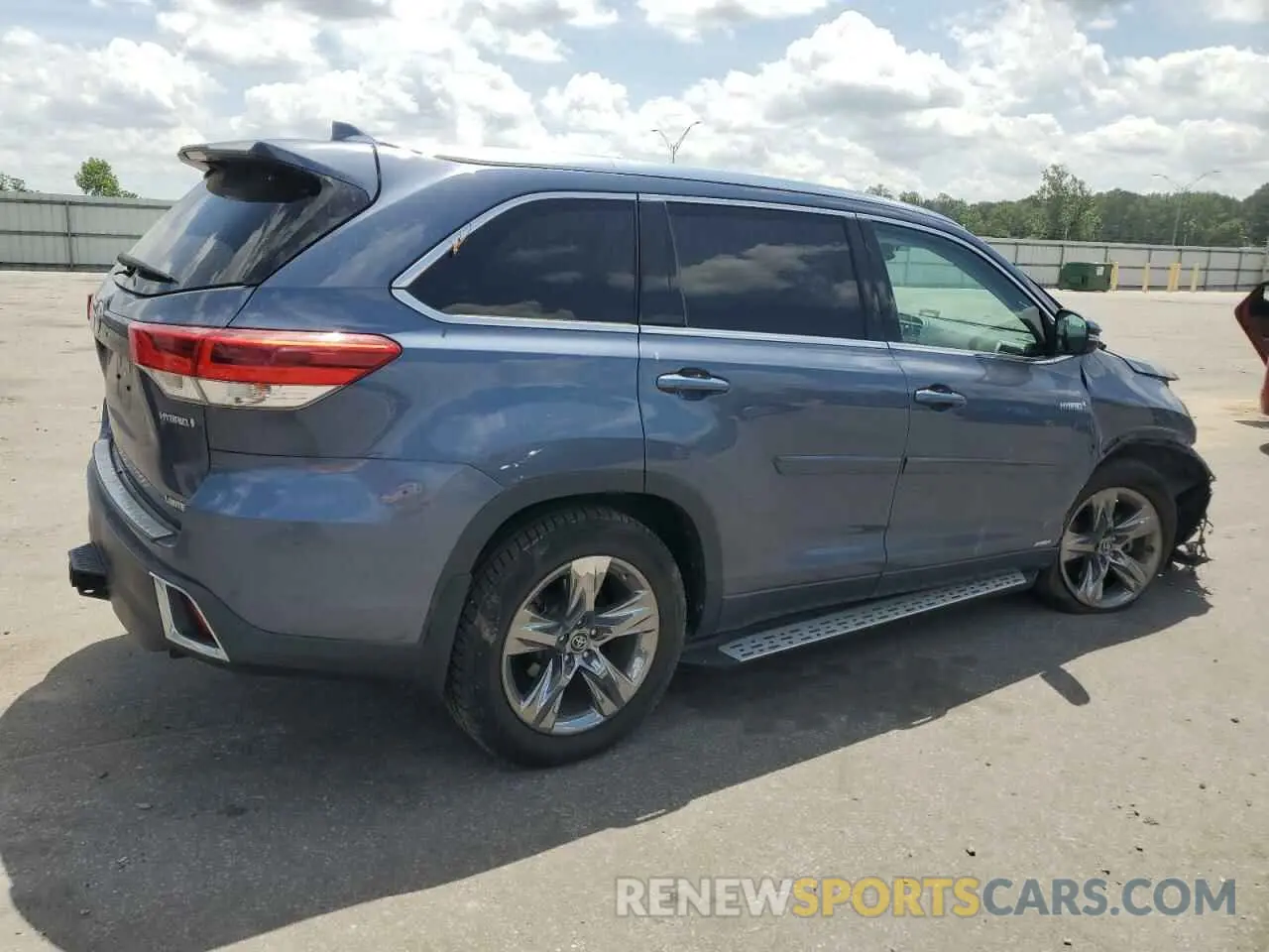 3 Photograph of a damaged car 5TDDGRFHXKS067526 TOYOTA HIGHLANDER 2019