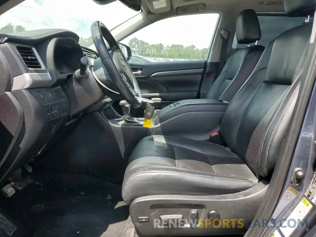 7 Photograph of a damaged car 5TDDGRFHXKS067526 TOYOTA HIGHLANDER 2019