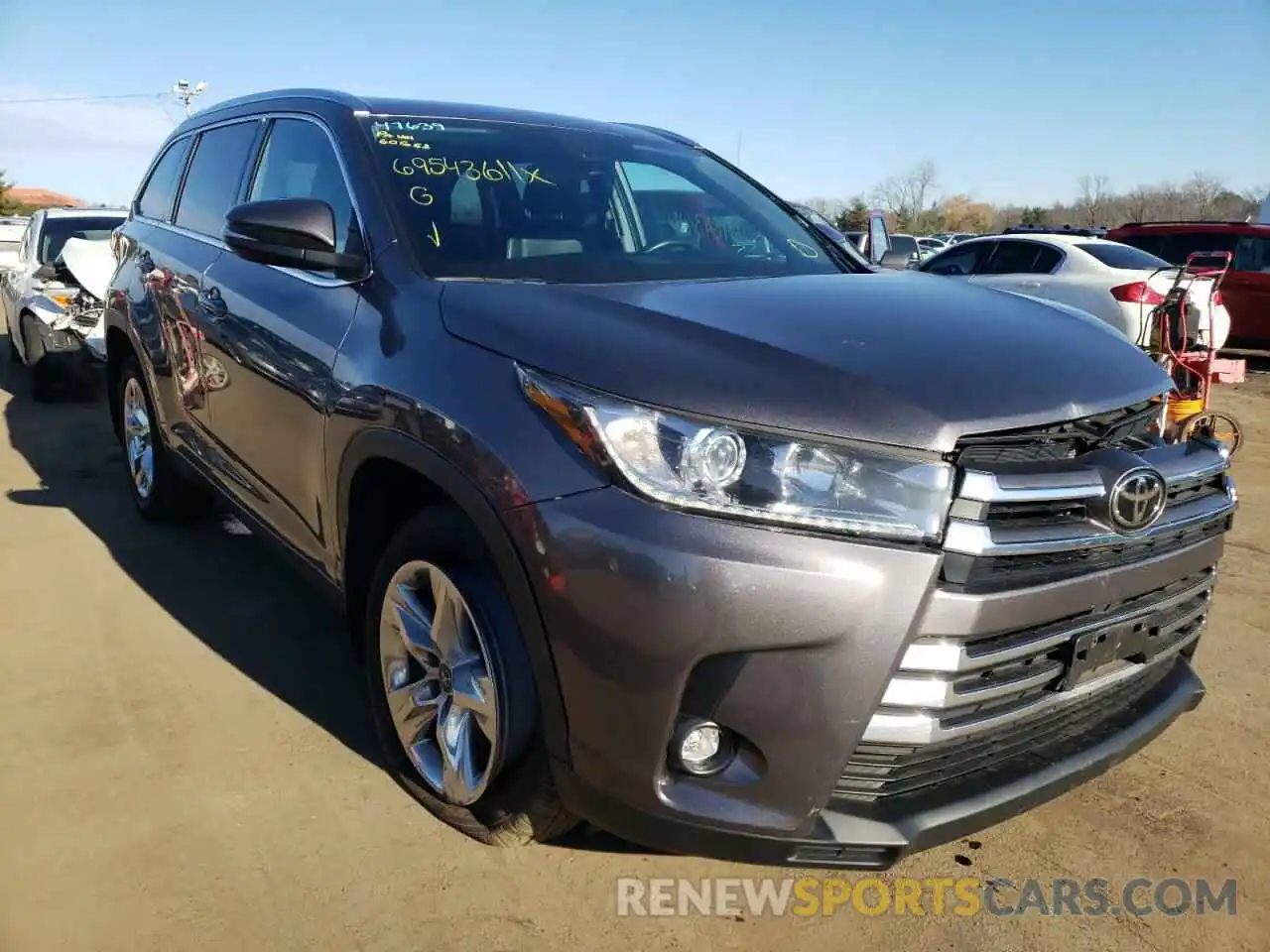 1 Photograph of a damaged car 5TDDZRFH0KS718009 TOYOTA HIGHLANDER 2019