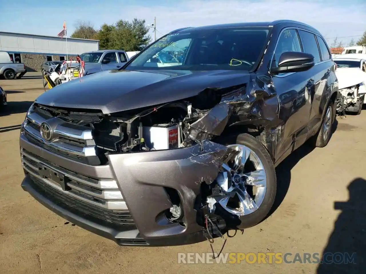 2 Photograph of a damaged car 5TDDZRFH0KS718009 TOYOTA HIGHLANDER 2019