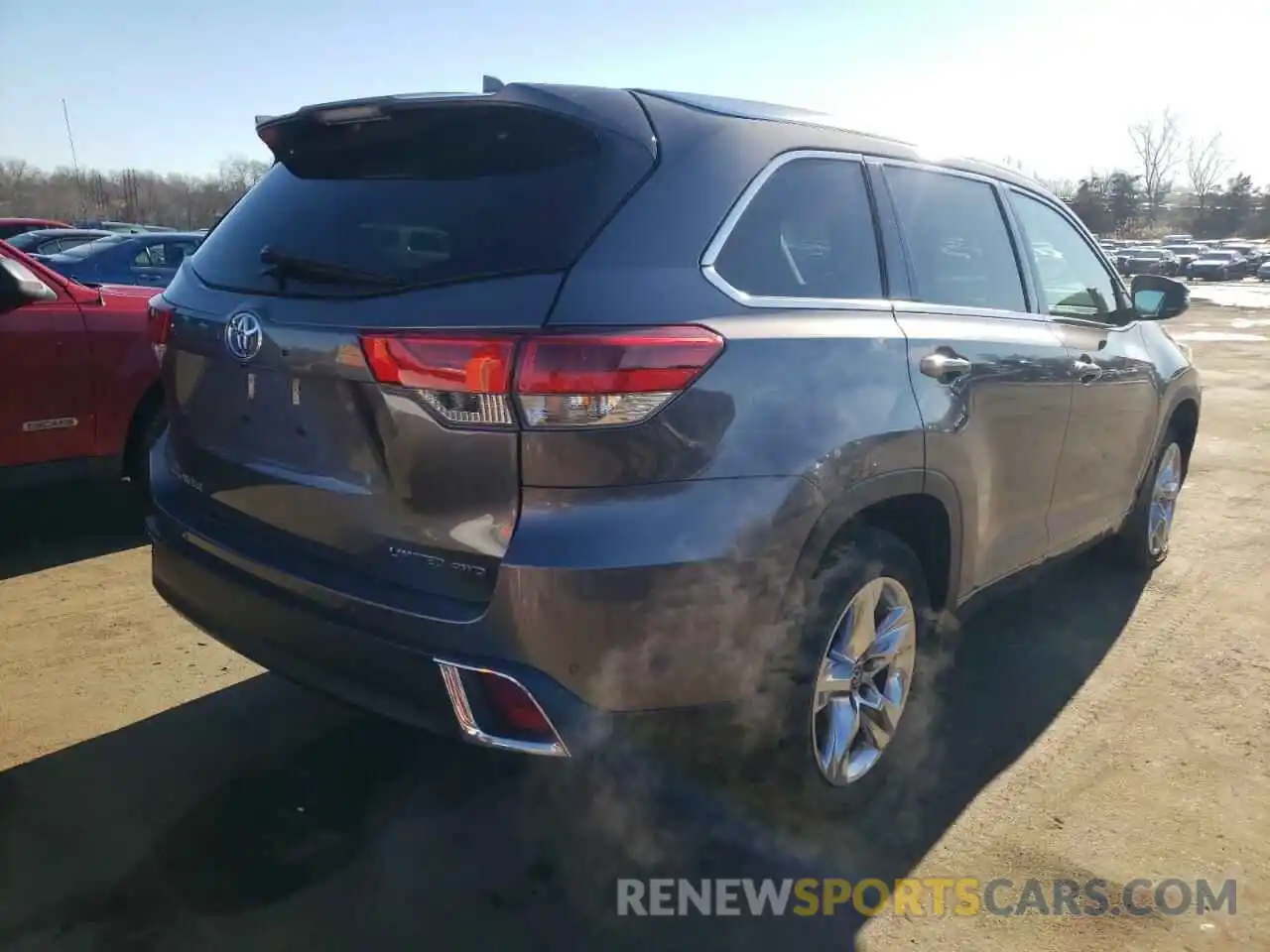 4 Photograph of a damaged car 5TDDZRFH0KS718009 TOYOTA HIGHLANDER 2019