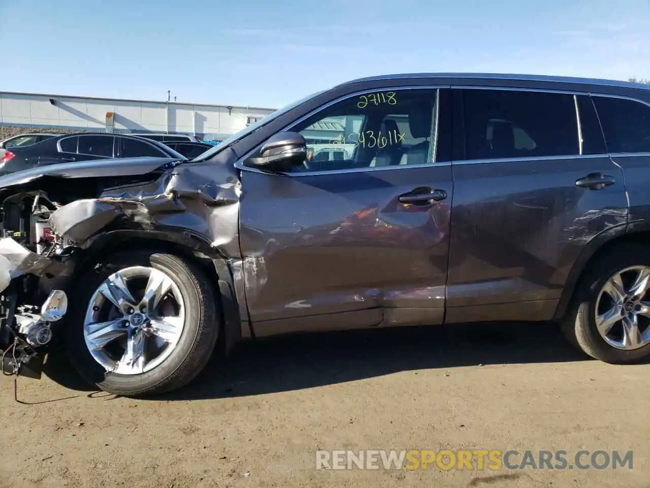 9 Photograph of a damaged car 5TDDZRFH0KS718009 TOYOTA HIGHLANDER 2019