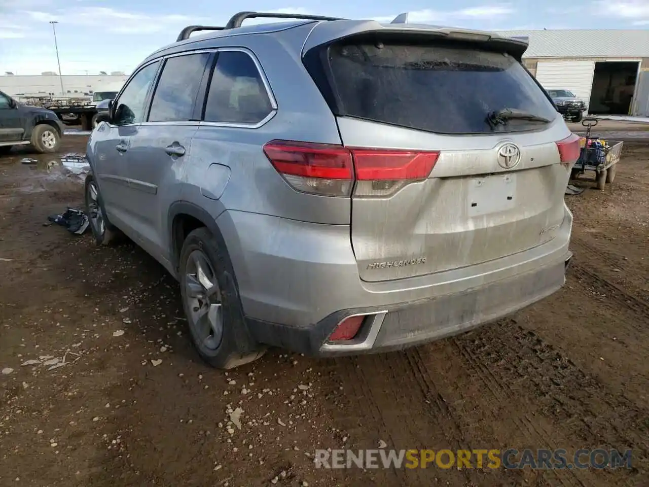 3 Photograph of a damaged car 5TDDZRFH0KS742200 TOYOTA HIGHLANDER 2019