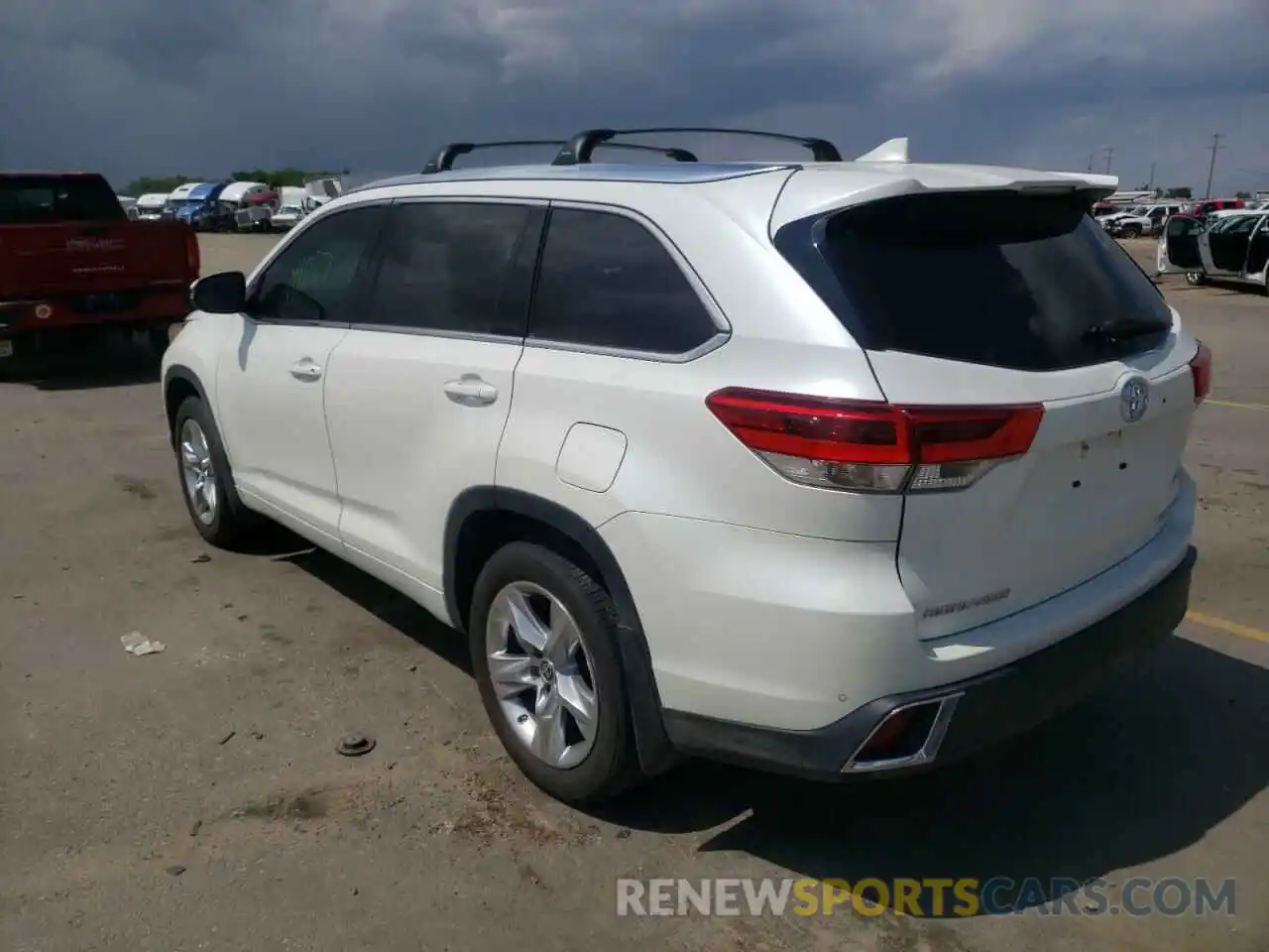 3 Photograph of a damaged car 5TDDZRFH0KS744562 TOYOTA HIGHLANDER 2019