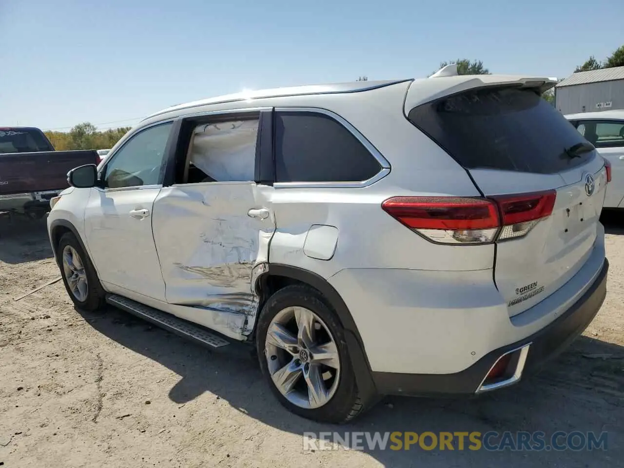2 Photograph of a damaged car 5TDDZRFH0KS916430 TOYOTA HIGHLANDER 2019