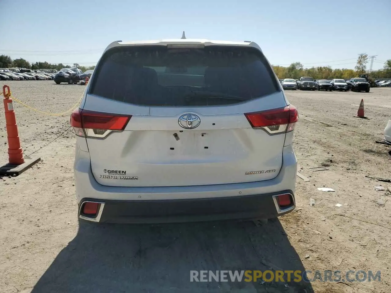 6 Photograph of a damaged car 5TDDZRFH0KS916430 TOYOTA HIGHLANDER 2019