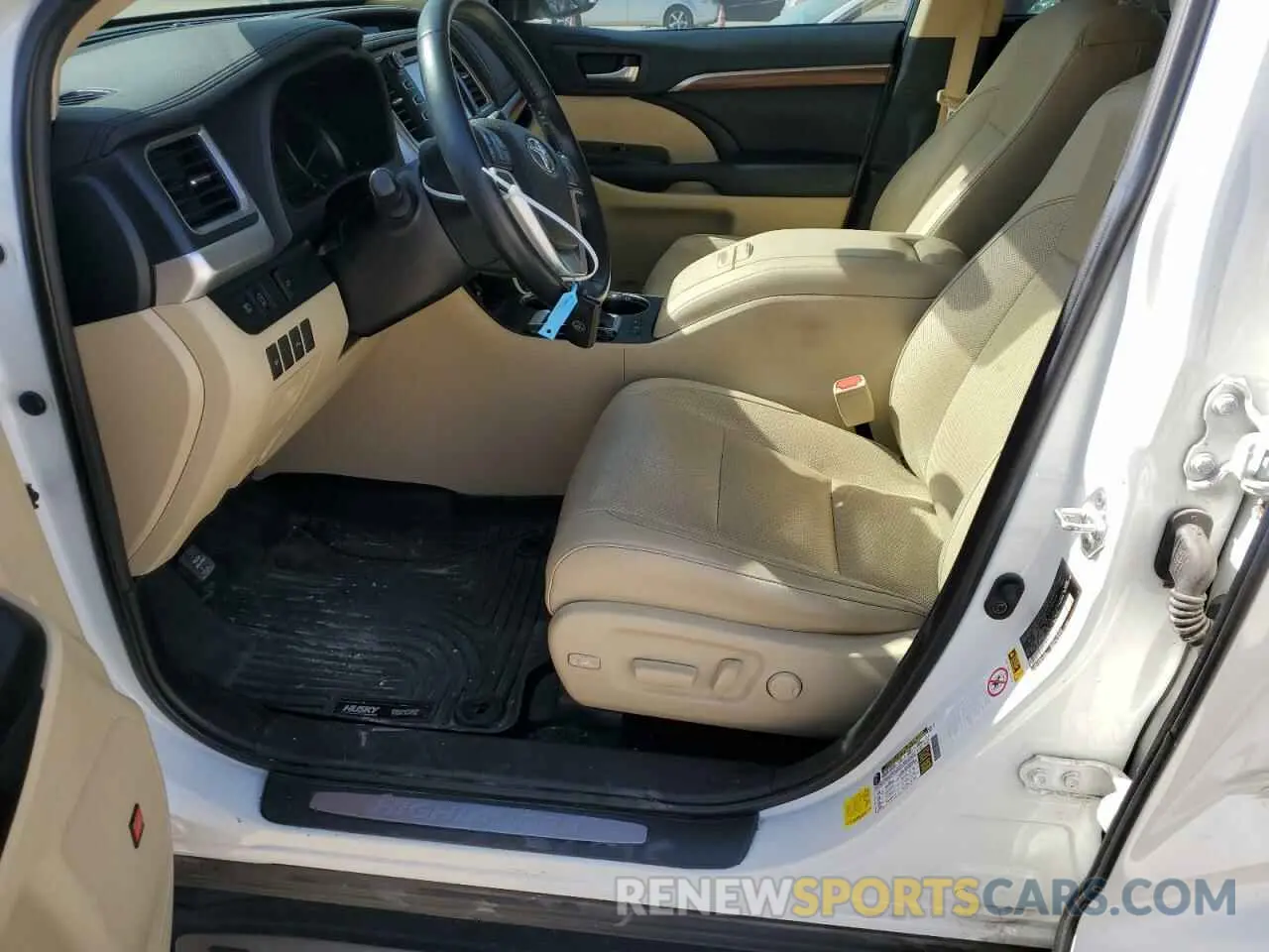 7 Photograph of a damaged car 5TDDZRFH0KS916430 TOYOTA HIGHLANDER 2019