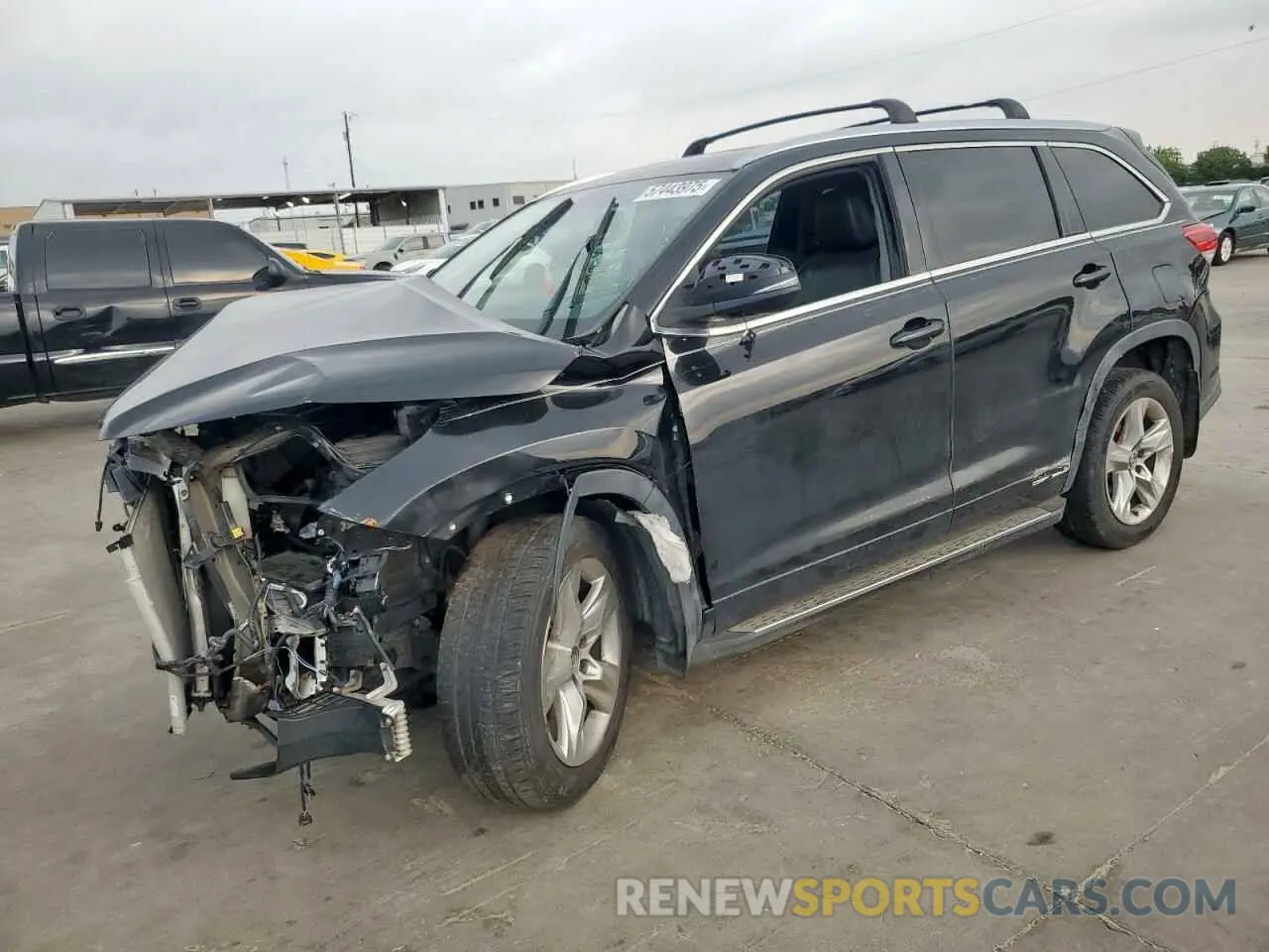 1 Photograph of a damaged car 5TDDZRFH0KS922888 TOYOTA HIGHLANDER 2019