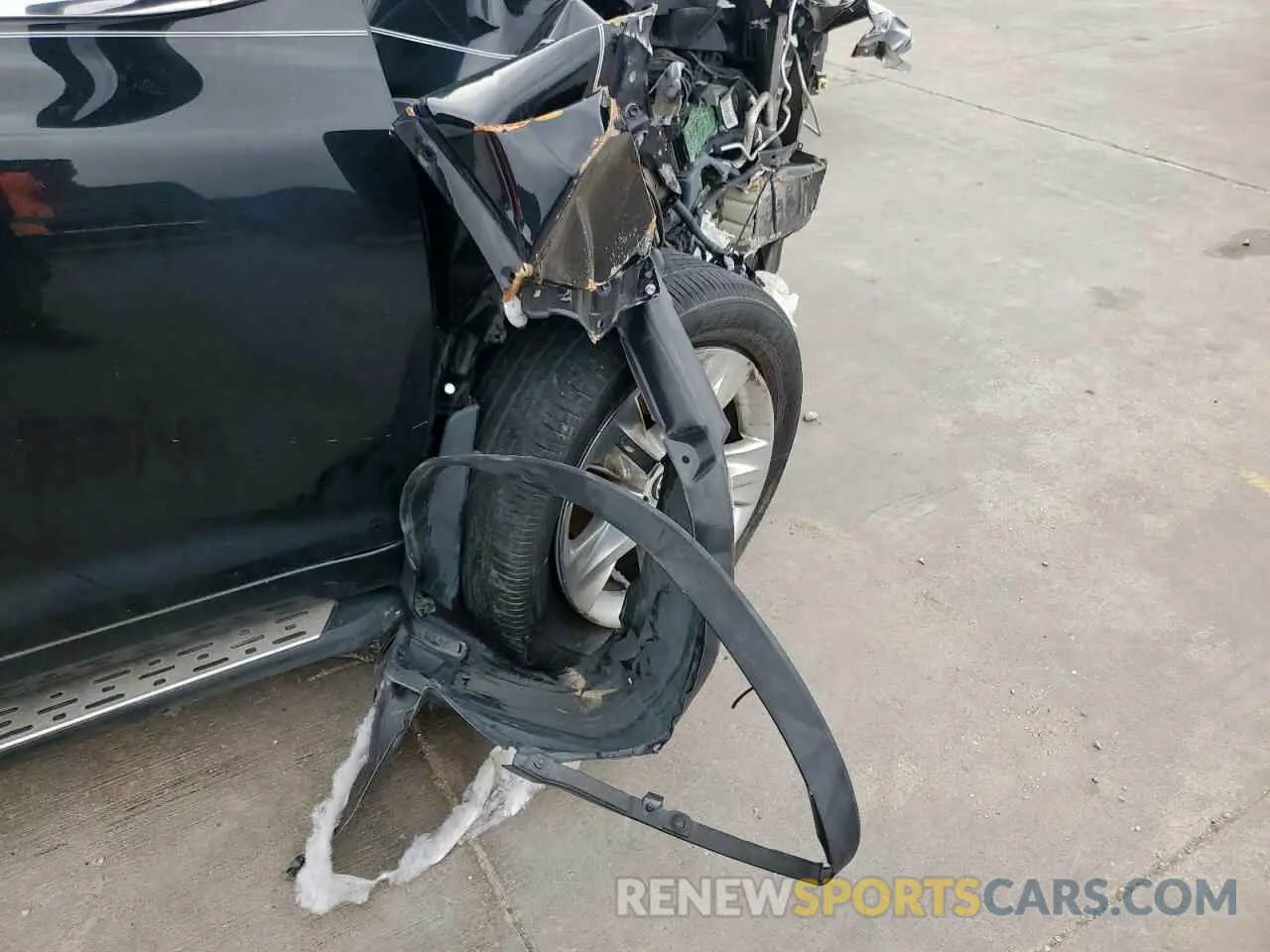 13 Photograph of a damaged car 5TDDZRFH0KS922888 TOYOTA HIGHLANDER 2019