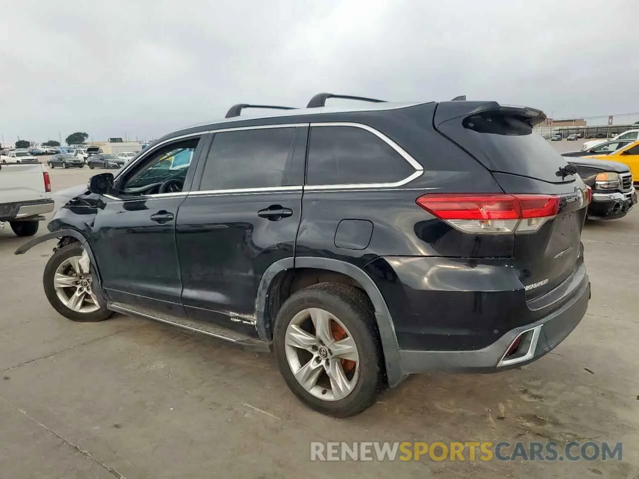 2 Photograph of a damaged car 5TDDZRFH0KS922888 TOYOTA HIGHLANDER 2019
