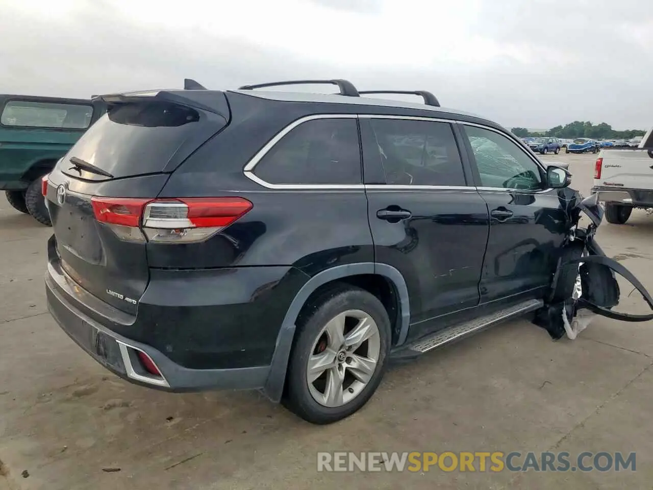 3 Photograph of a damaged car 5TDDZRFH0KS922888 TOYOTA HIGHLANDER 2019