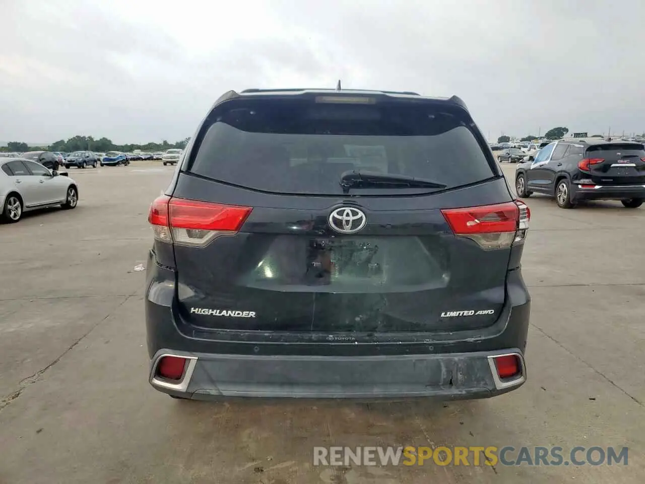 6 Photograph of a damaged car 5TDDZRFH0KS922888 TOYOTA HIGHLANDER 2019