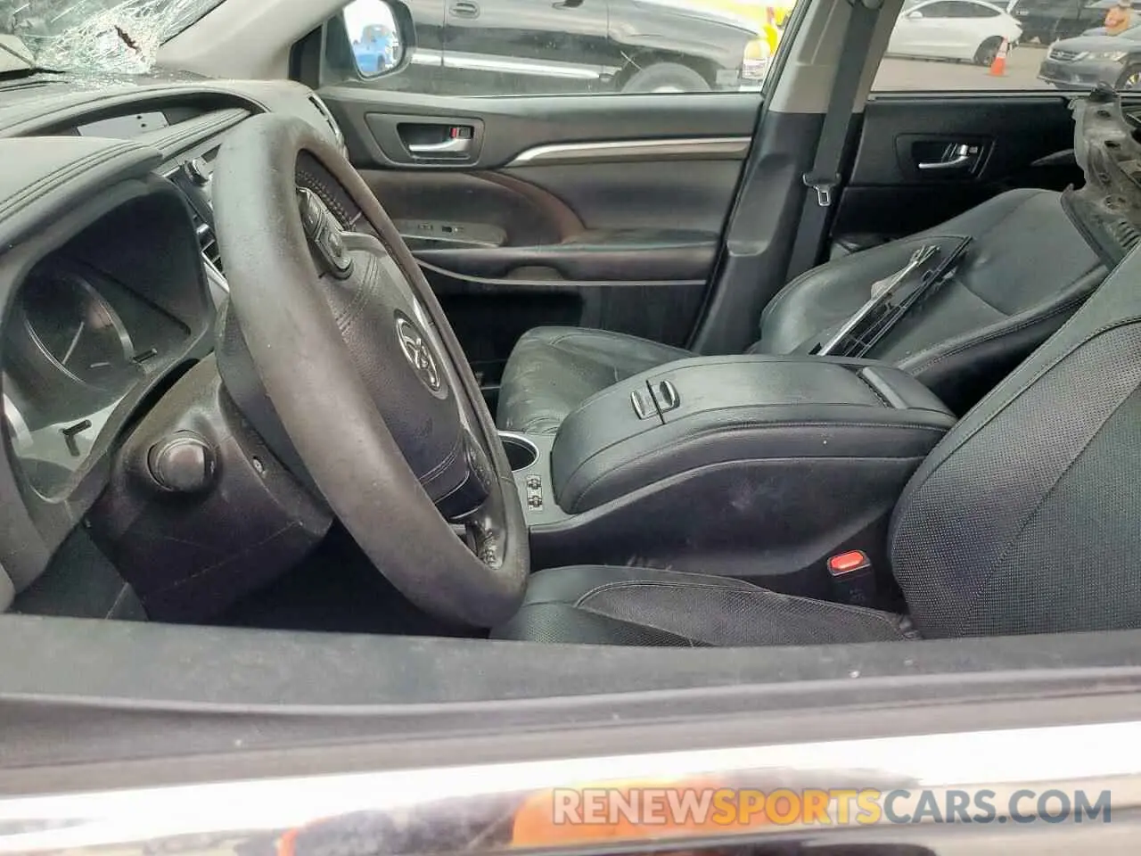 7 Photograph of a damaged car 5TDDZRFH0KS922888 TOYOTA HIGHLANDER 2019