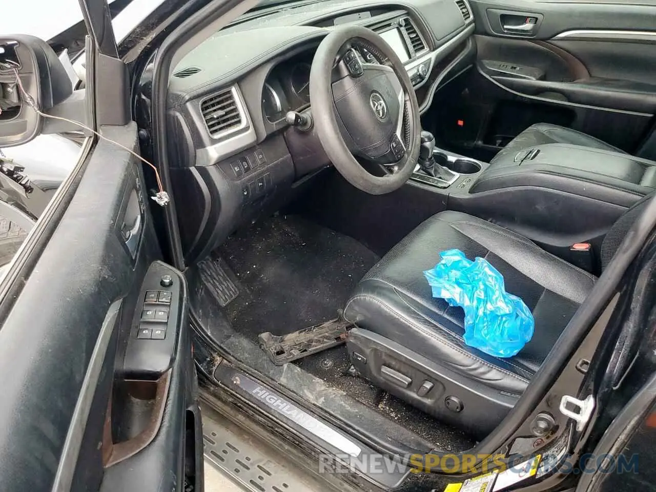 8 Photograph of a damaged car 5TDDZRFH0KS922888 TOYOTA HIGHLANDER 2019