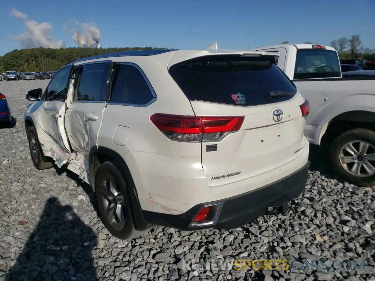 3 Photograph of a damaged car 5TDDZRFH0KS927976 TOYOTA HIGHLANDER 2019