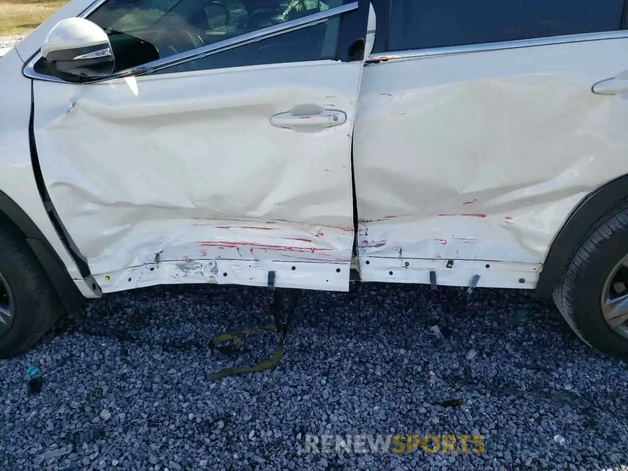 9 Photograph of a damaged car 5TDDZRFH0KS927976 TOYOTA HIGHLANDER 2019