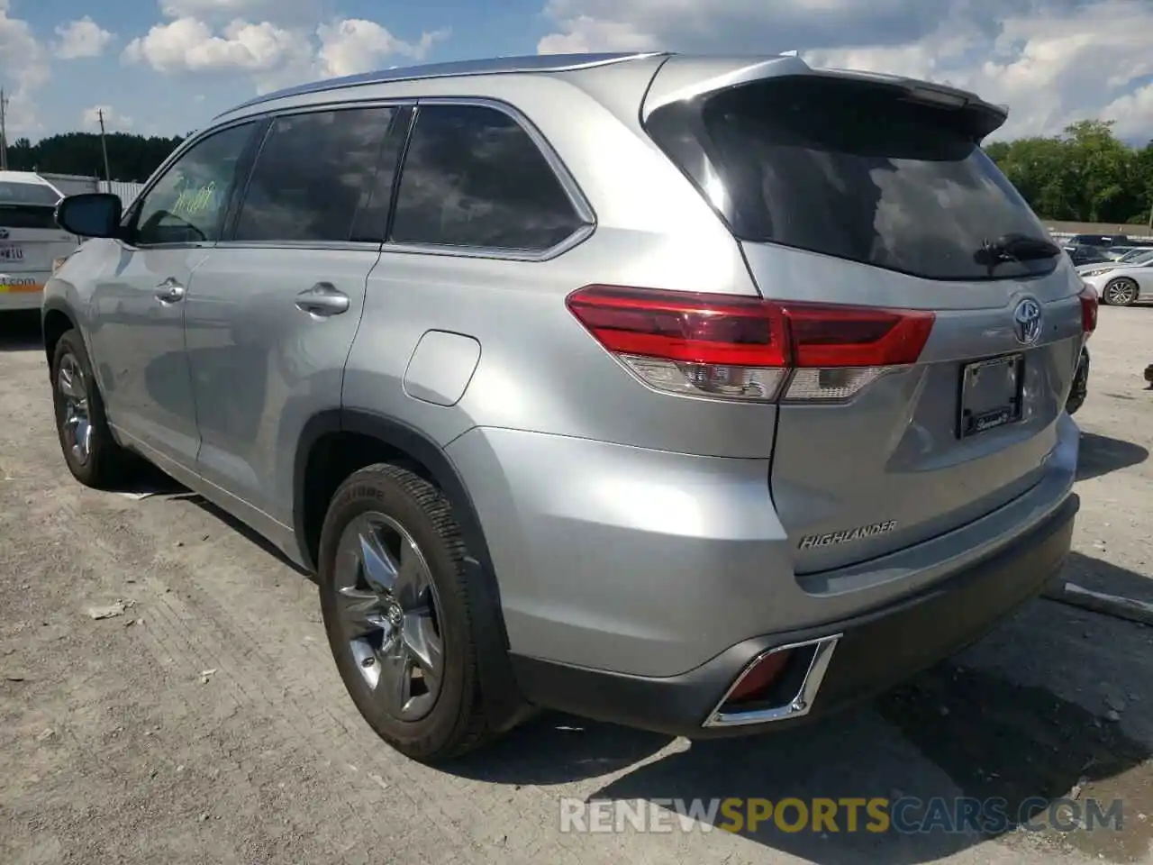 3 Photograph of a damaged car 5TDDZRFH0KS928982 TOYOTA HIGHLANDER 2019