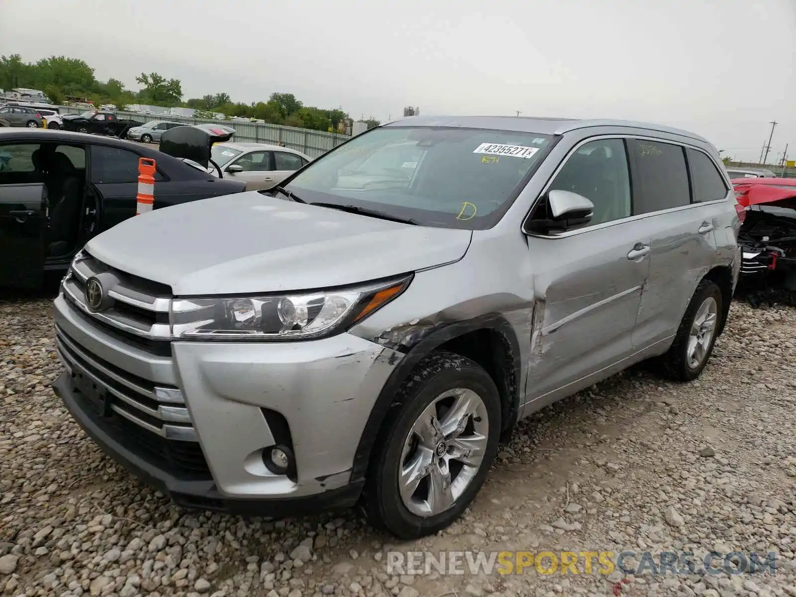 2 Photograph of a damaged car 5TDDZRFH0KS937164 TOYOTA HIGHLANDER 2019