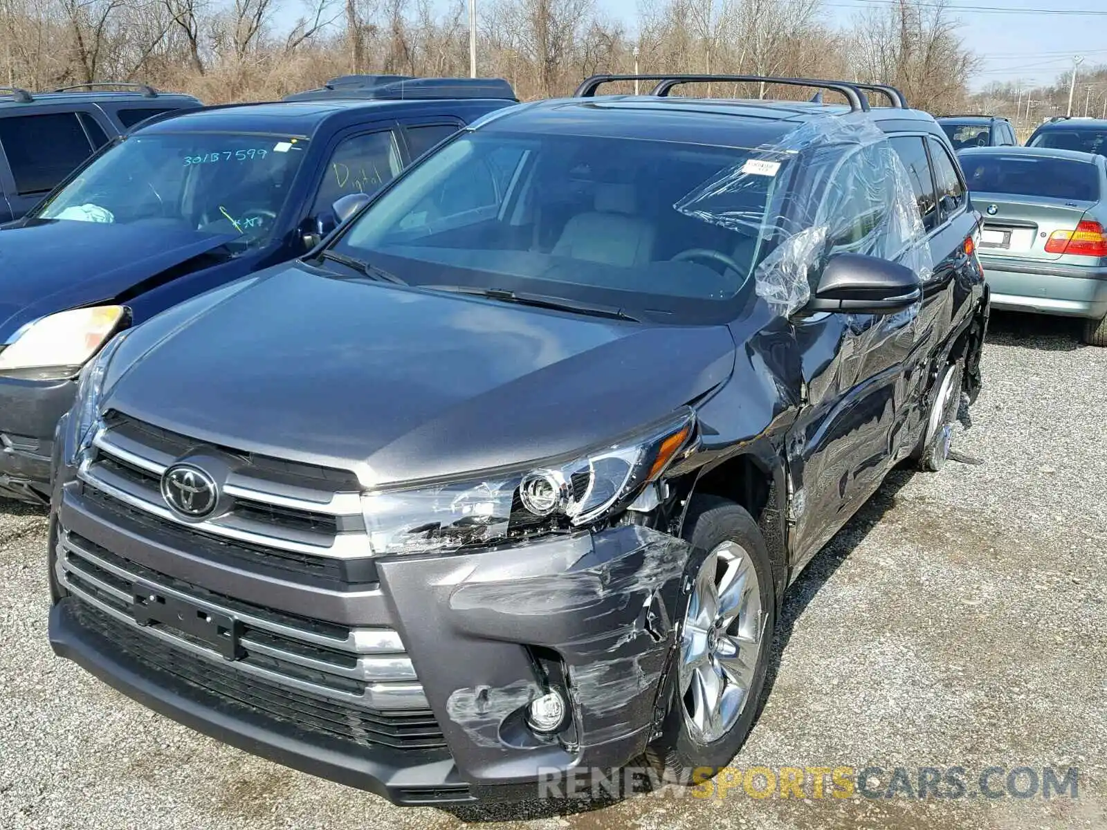 2 Photograph of a damaged car 5TDDZRFH0KS937858 TOYOTA HIGHLANDER 2019