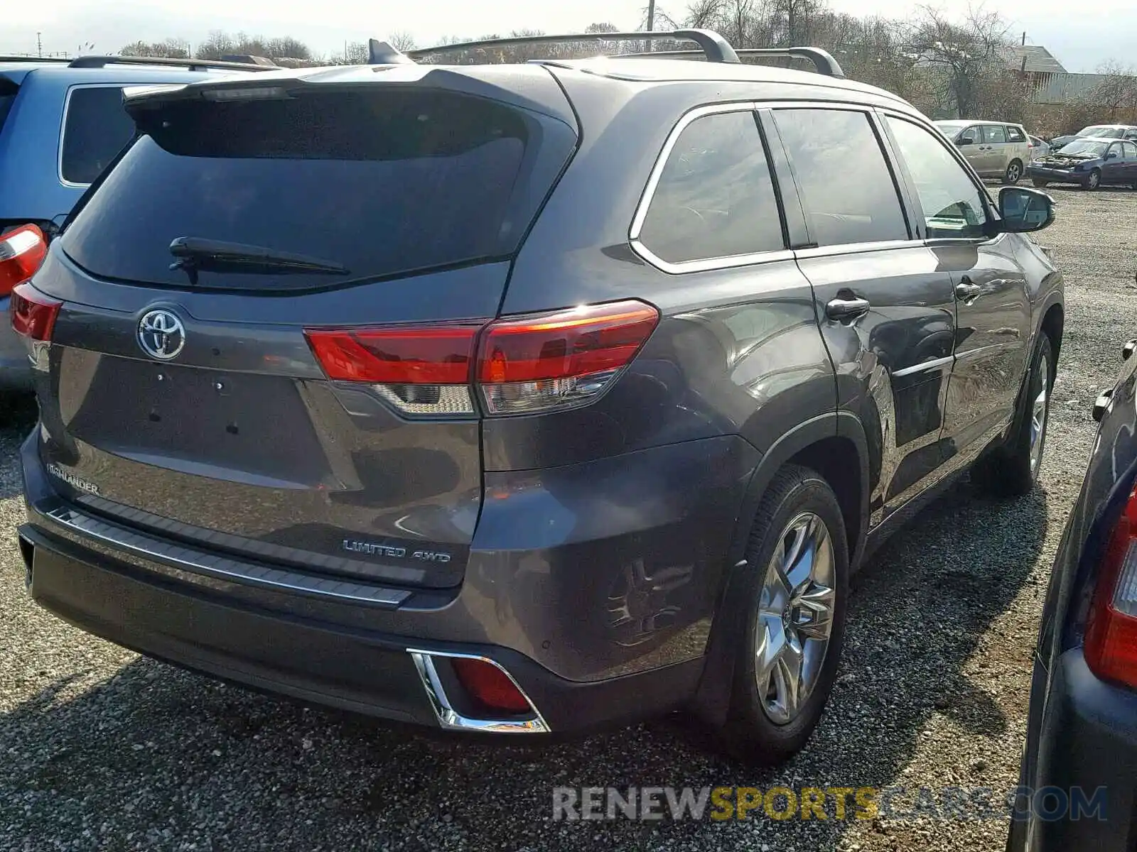 4 Photograph of a damaged car 5TDDZRFH0KS937858 TOYOTA HIGHLANDER 2019