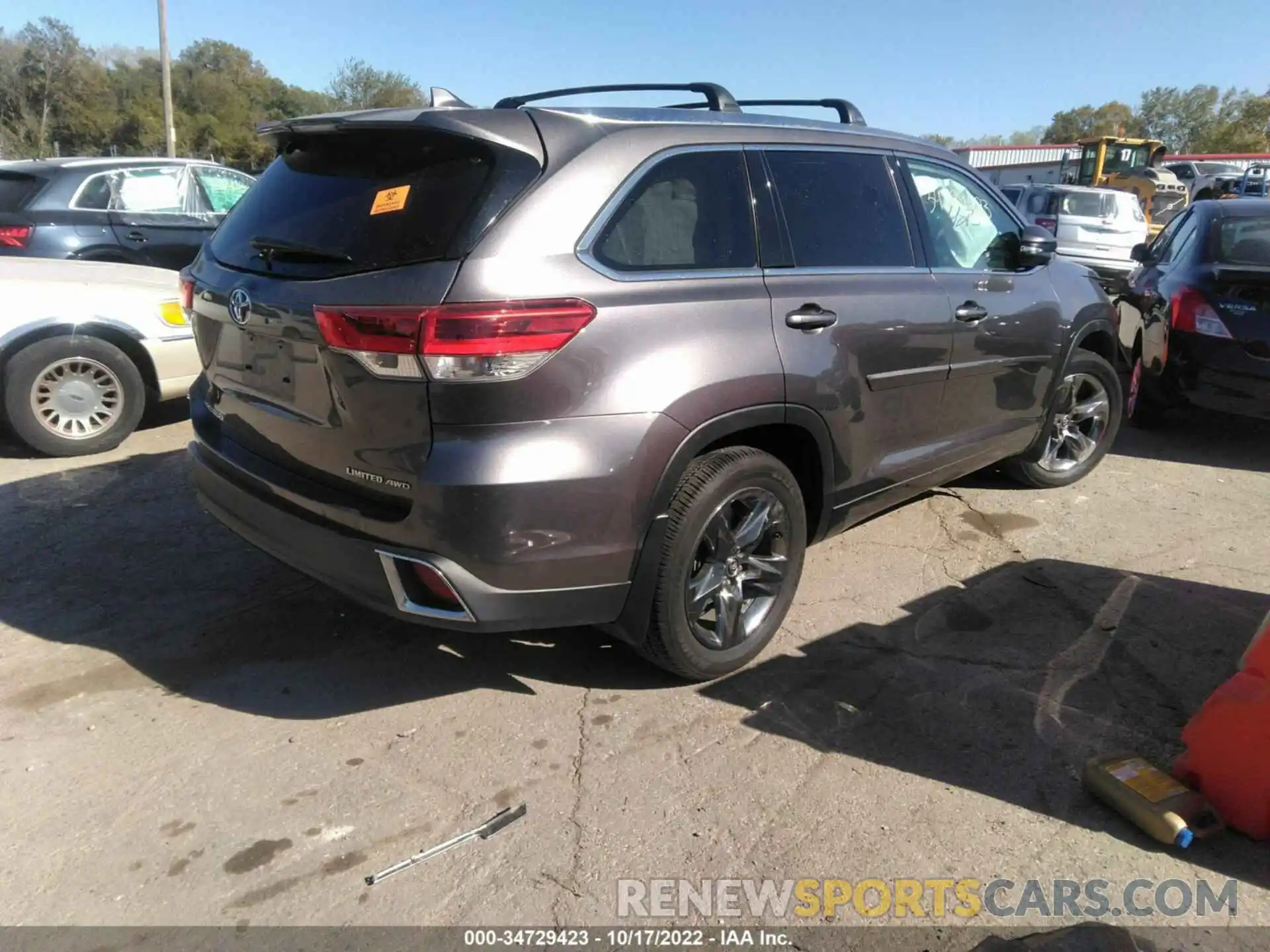 4 Photograph of a damaged car 5TDDZRFH0KS947967 TOYOTA HIGHLANDER 2019