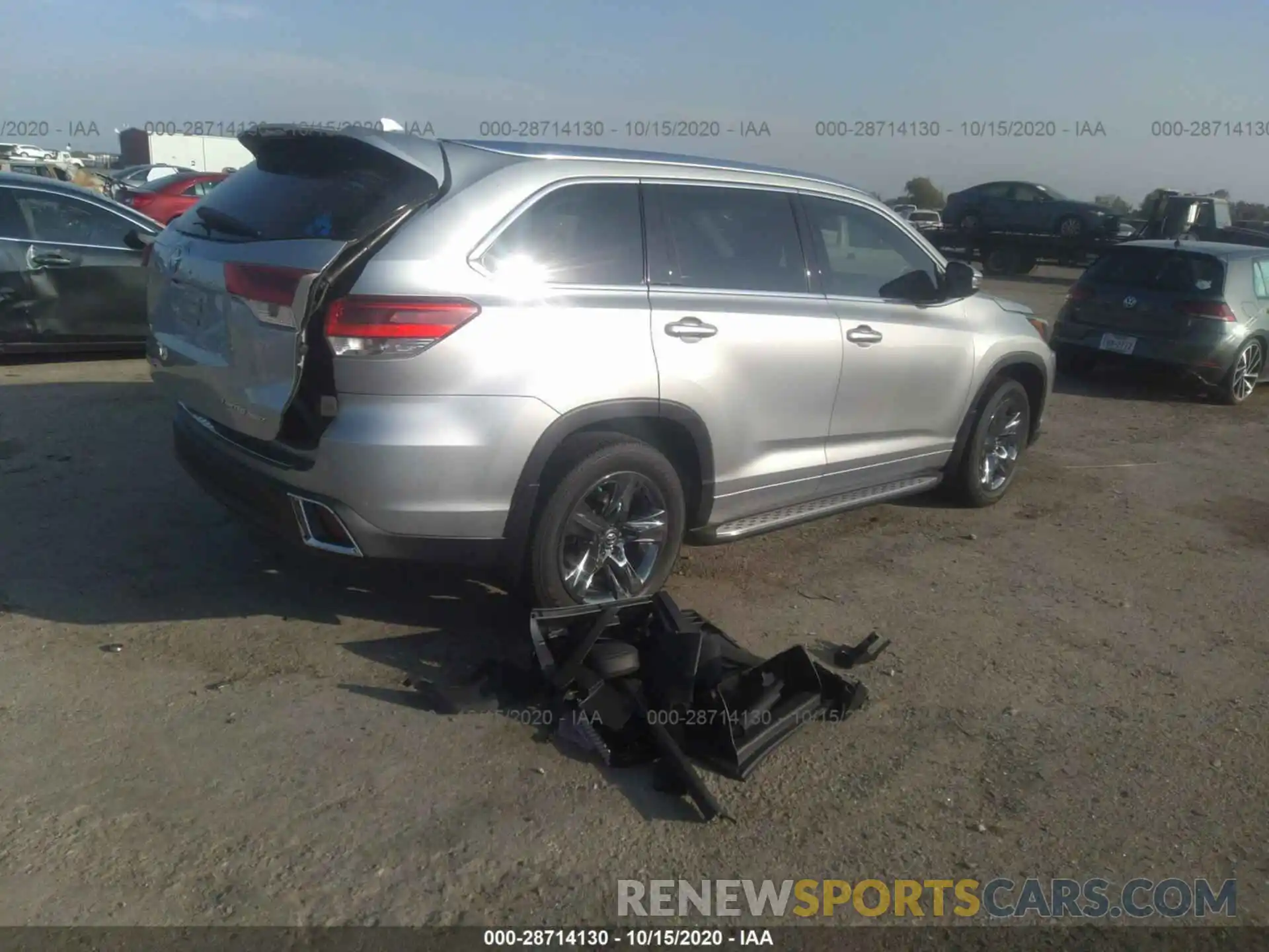 4 Photograph of a damaged car 5TDDZRFH0KS951307 TOYOTA HIGHLANDER 2019