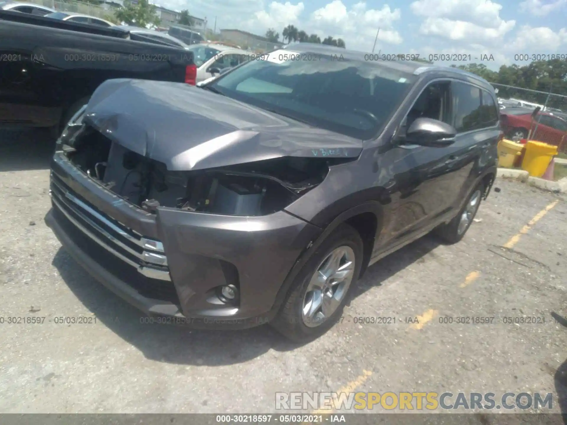 2 Photograph of a damaged car 5TDDZRFH0KS957317 TOYOTA HIGHLANDER 2019