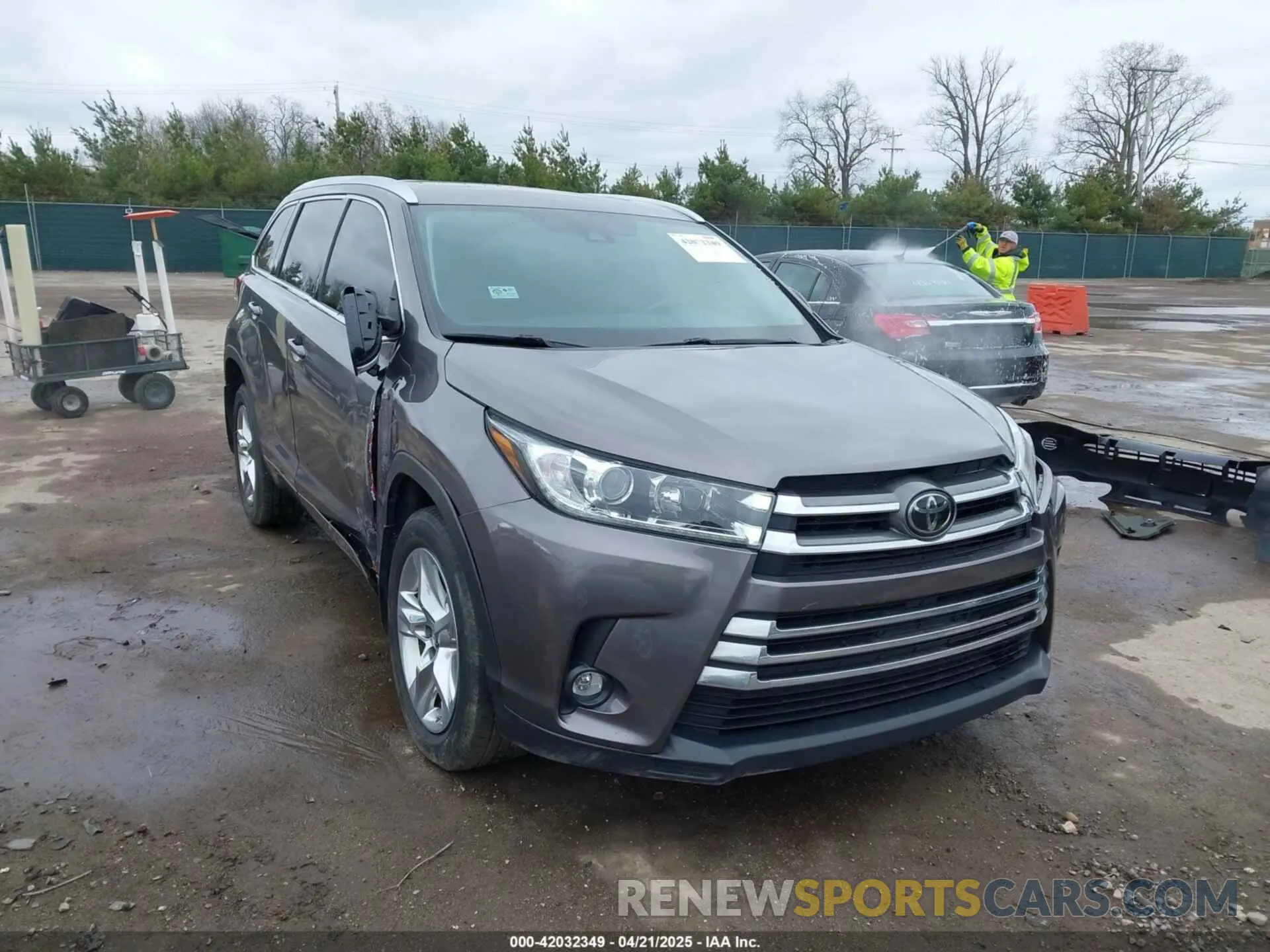 1 Photograph of a damaged car 5TDDZRFH0KS964865 TOYOTA HIGHLANDER 2019