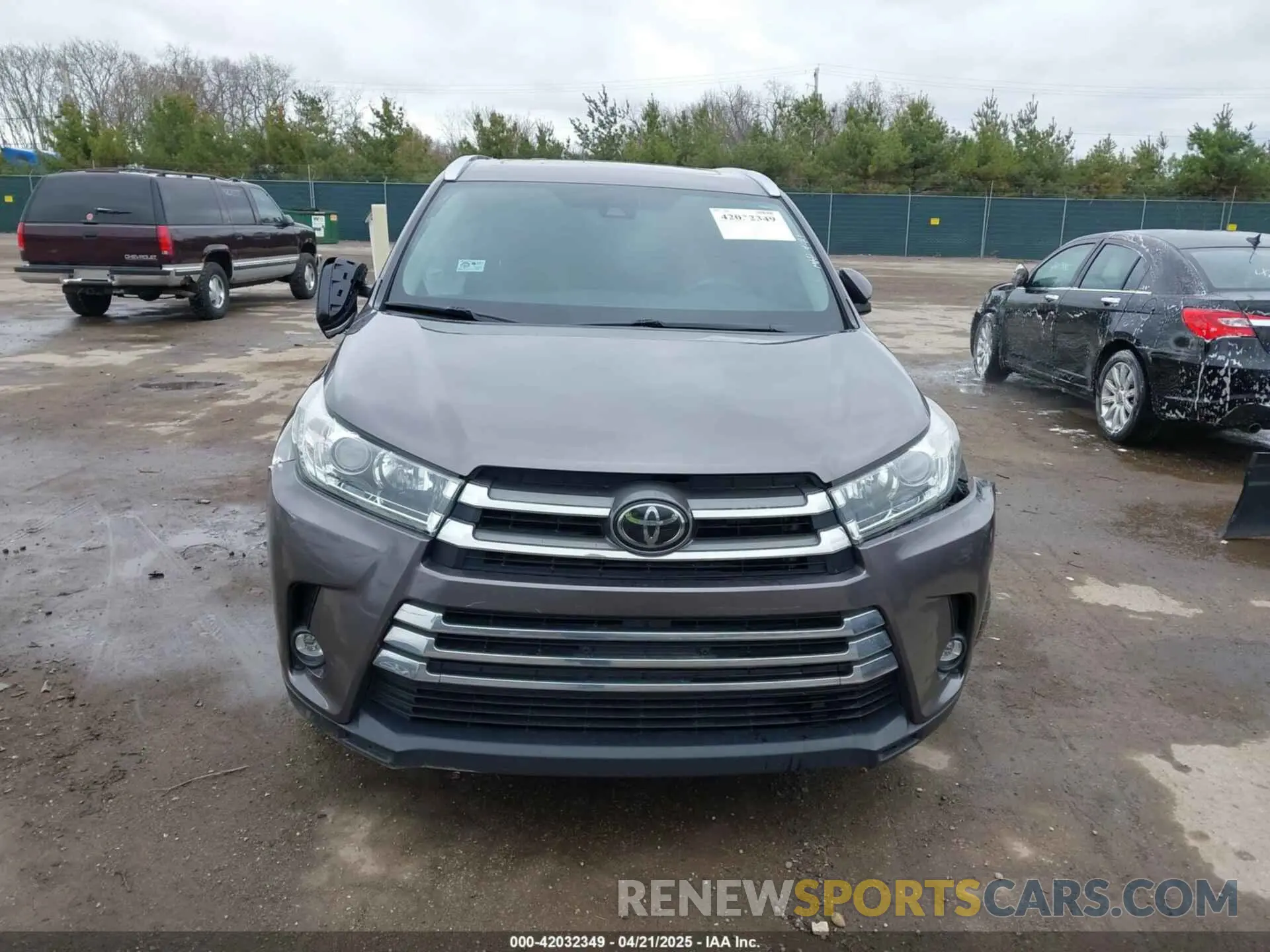 12 Photograph of a damaged car 5TDDZRFH0KS964865 TOYOTA HIGHLANDER 2019