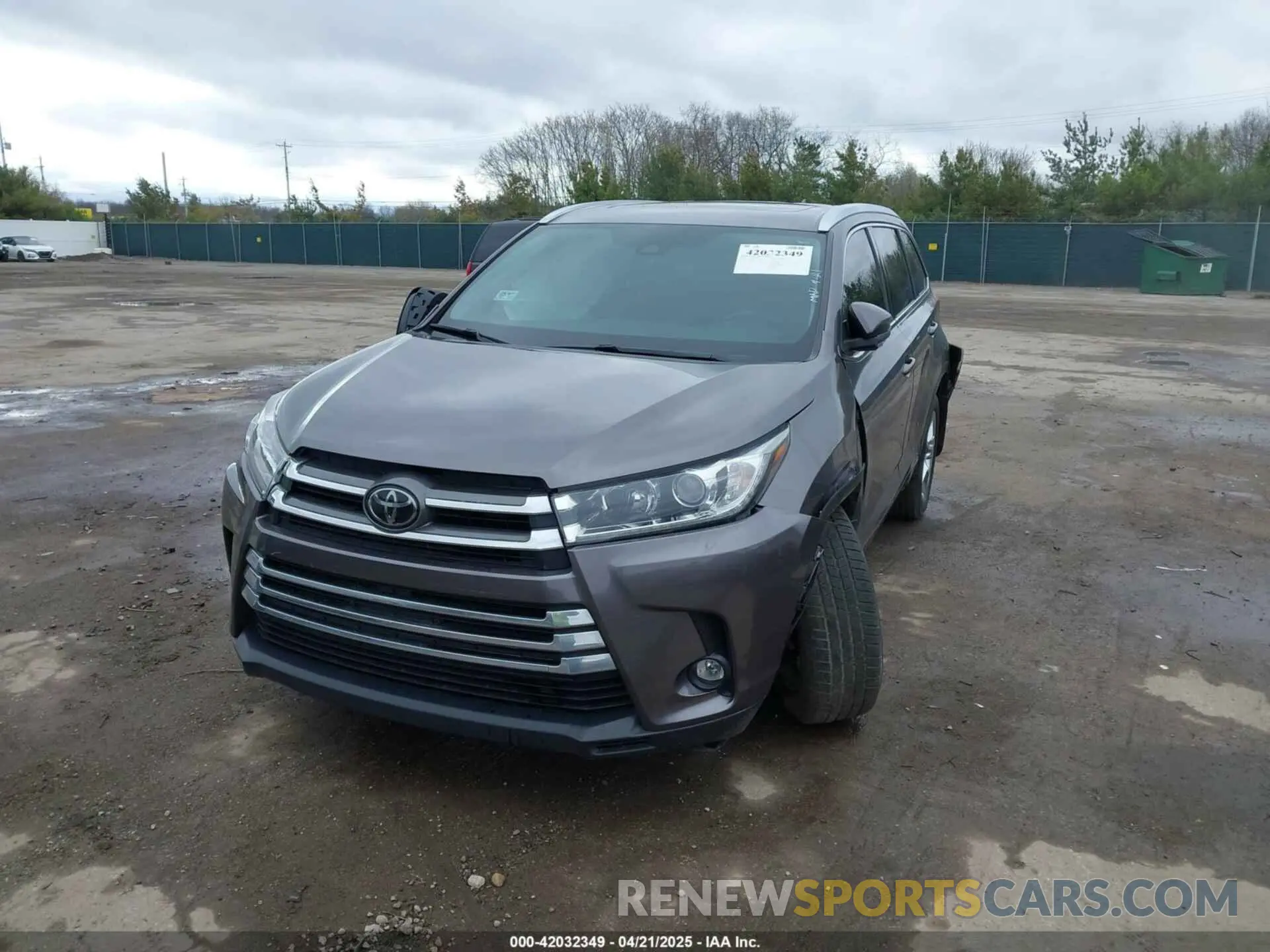 2 Photograph of a damaged car 5TDDZRFH0KS964865 TOYOTA HIGHLANDER 2019