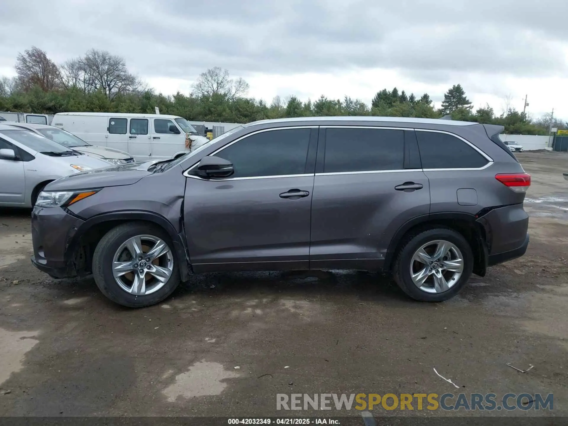 6 Photograph of a damaged car 5TDDZRFH0KS964865 TOYOTA HIGHLANDER 2019