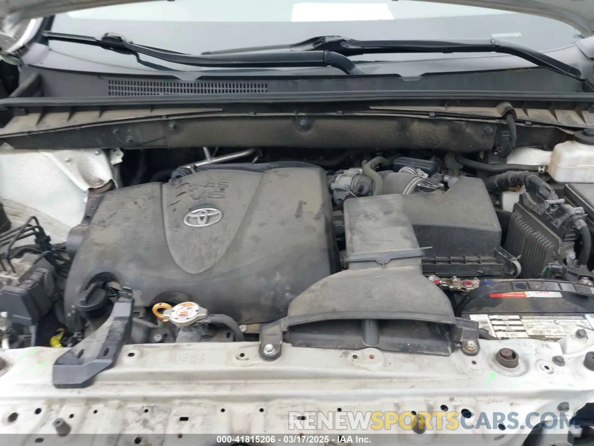 10 Photograph of a damaged car 5TDDZRFH0KS966776 TOYOTA HIGHLANDER 2019