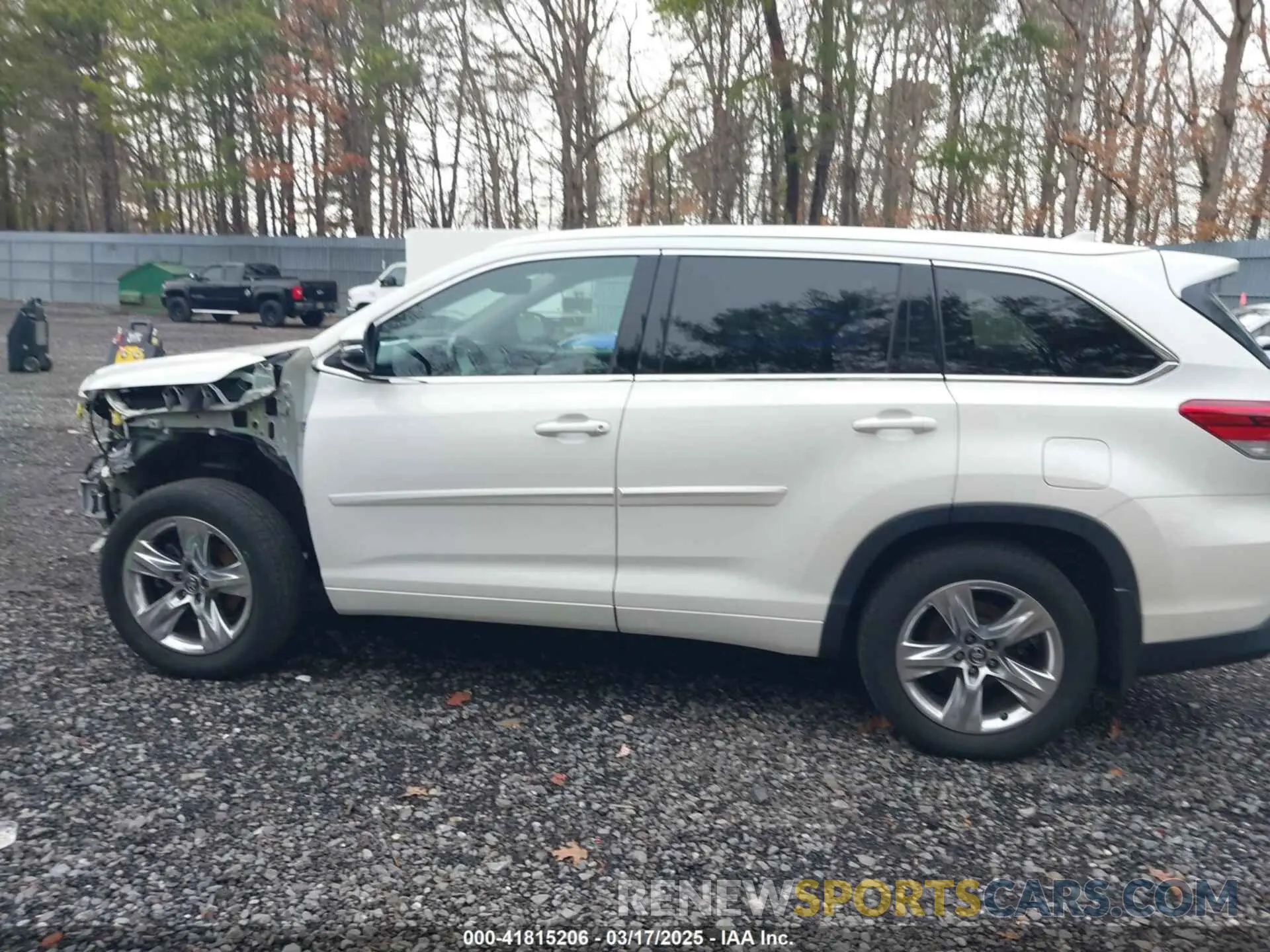 14 Photograph of a damaged car 5TDDZRFH0KS966776 TOYOTA HIGHLANDER 2019