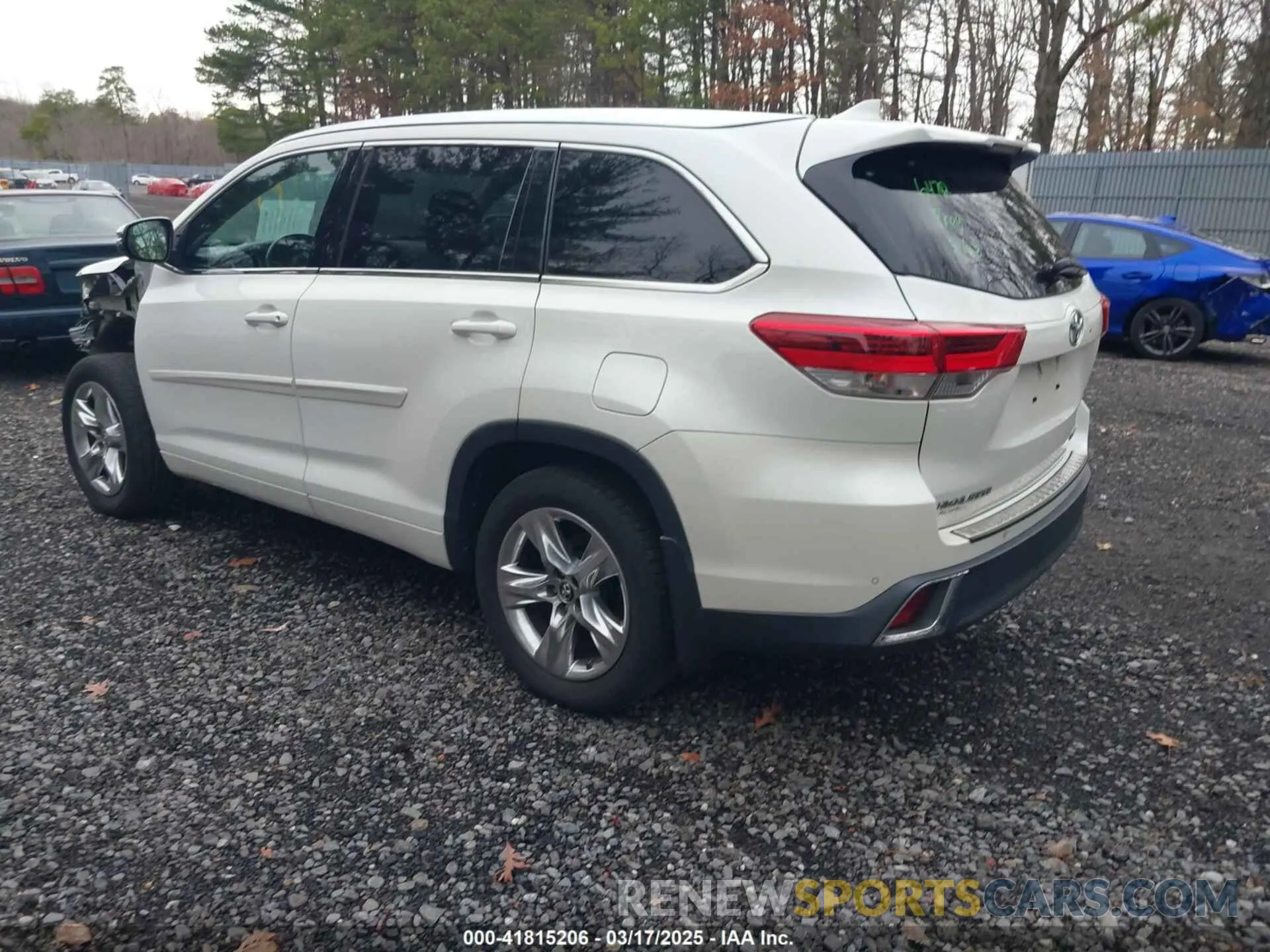 3 Photograph of a damaged car 5TDDZRFH0KS966776 TOYOTA HIGHLANDER 2019