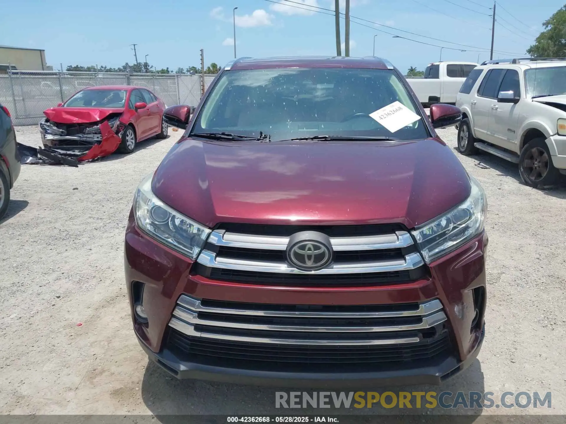 12 Photograph of a damaged car 5TDDZRFH0KS972092 TOYOTA HIGHLANDER 2019