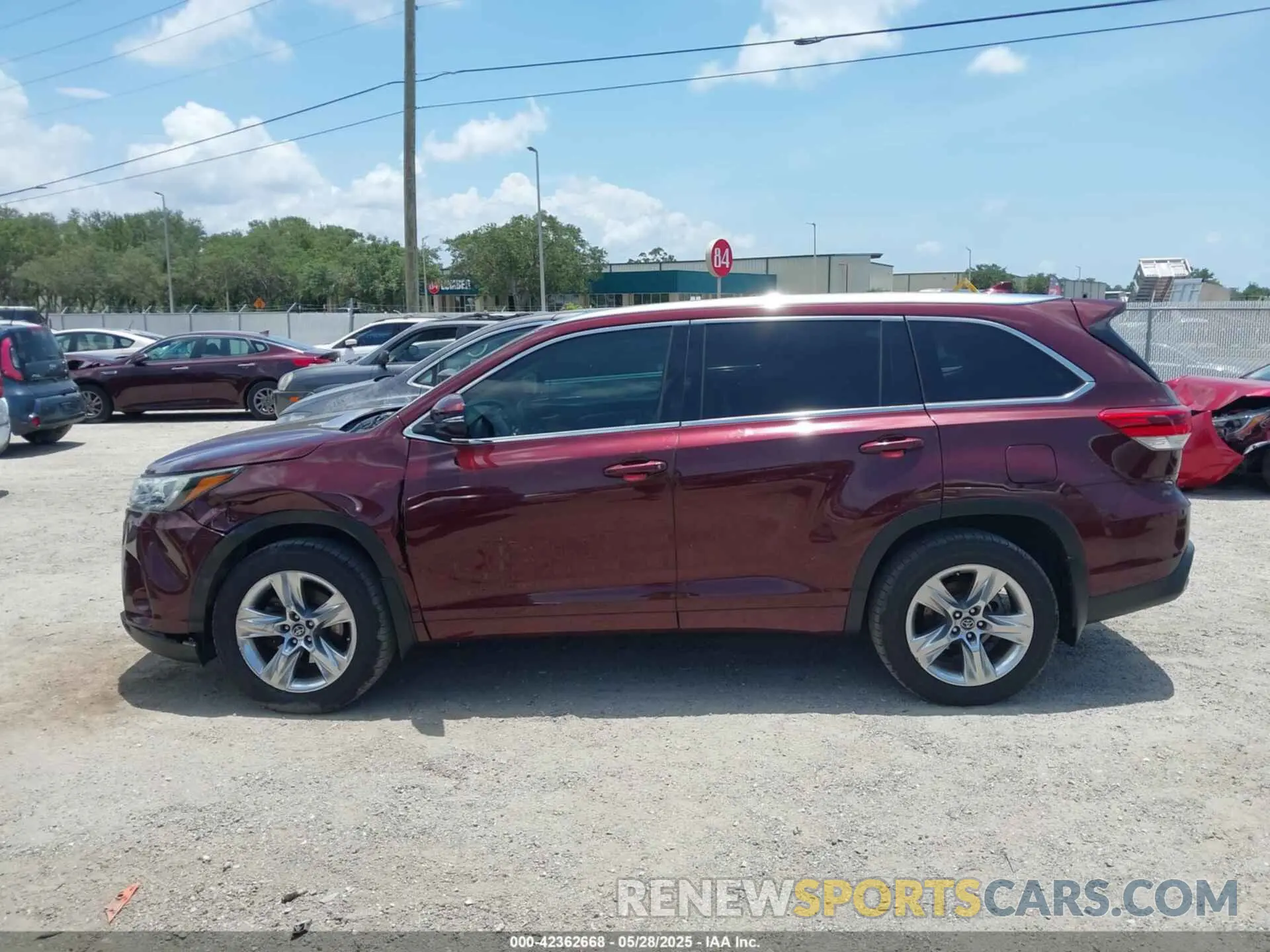 14 Photograph of a damaged car 5TDDZRFH0KS972092 TOYOTA HIGHLANDER 2019