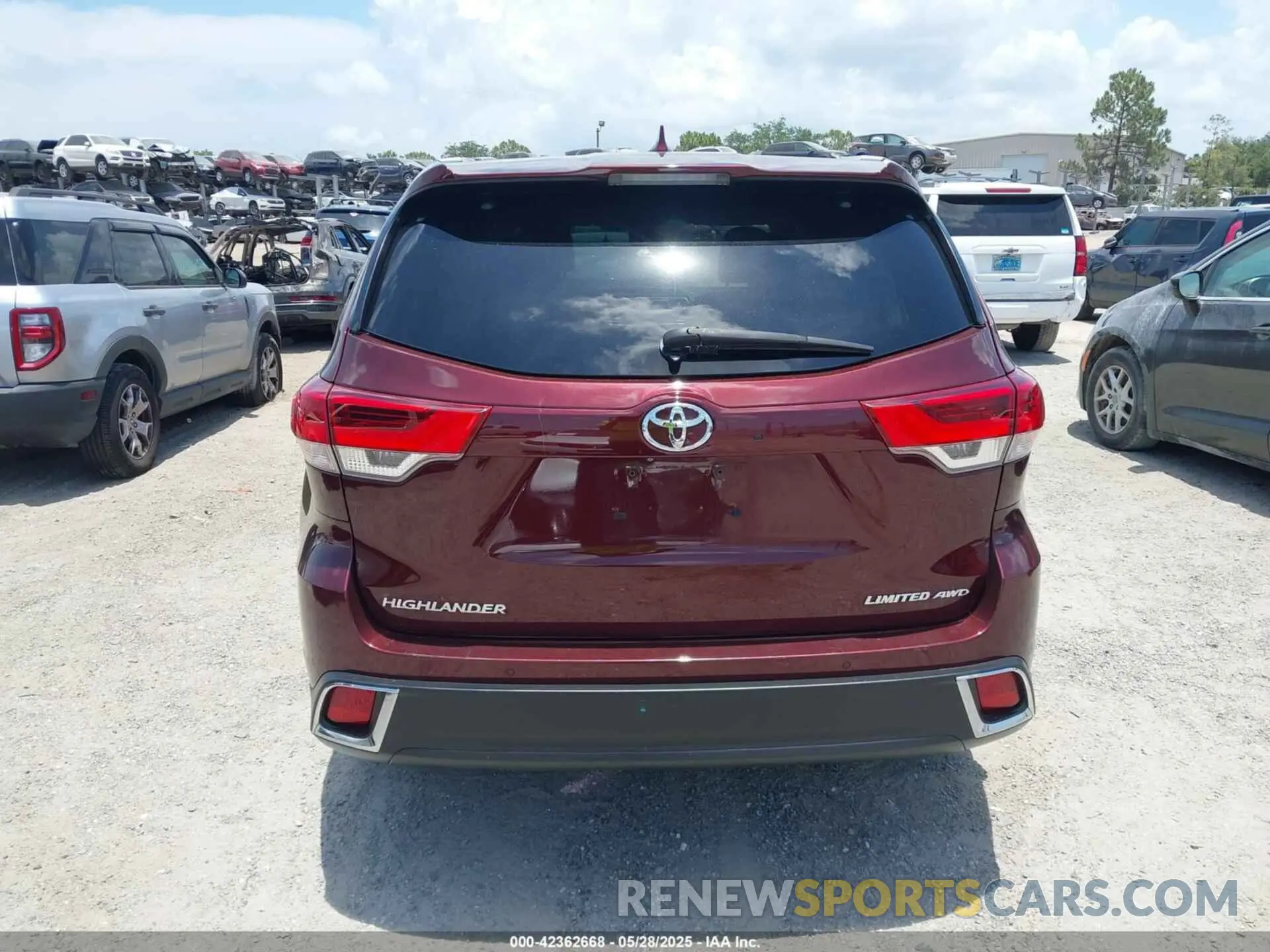 16 Photograph of a damaged car 5TDDZRFH0KS972092 TOYOTA HIGHLANDER 2019