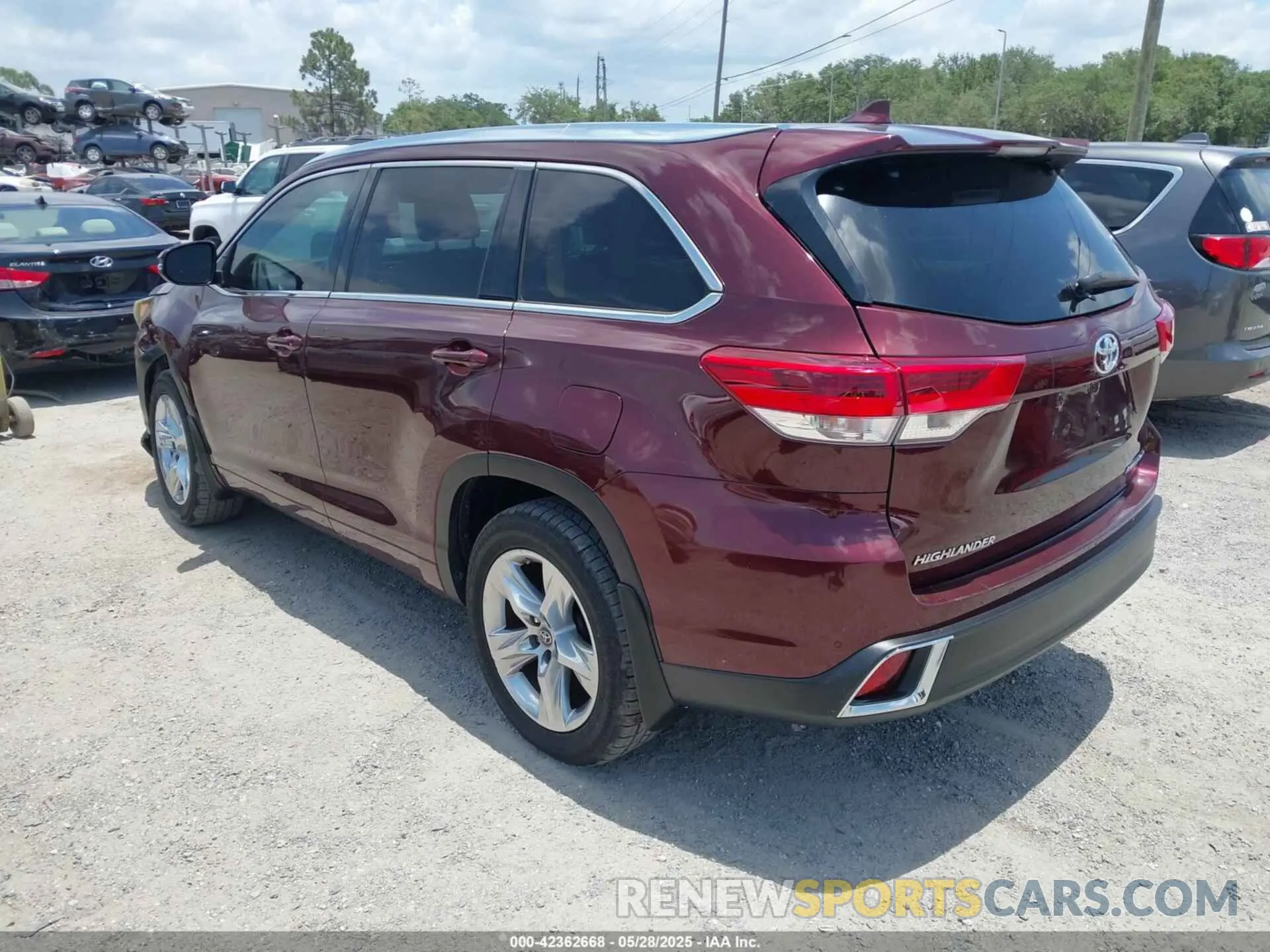 3 Photograph of a damaged car 5TDDZRFH0KS972092 TOYOTA HIGHLANDER 2019