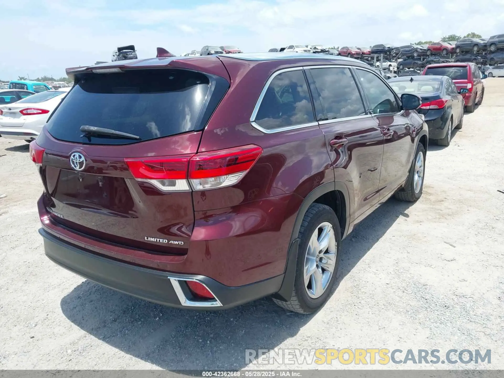 4 Photograph of a damaged car 5TDDZRFH0KS972092 TOYOTA HIGHLANDER 2019