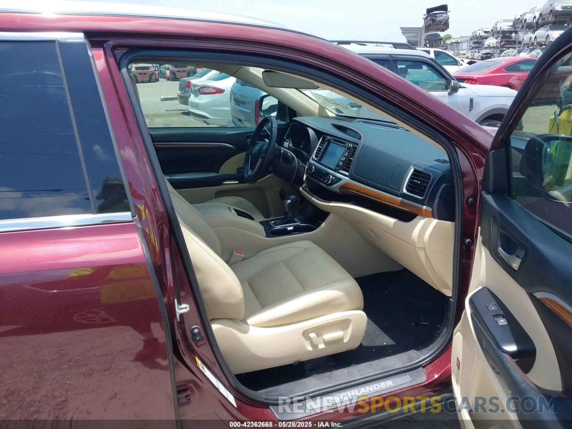 5 Photograph of a damaged car 5TDDZRFH0KS972092 TOYOTA HIGHLANDER 2019