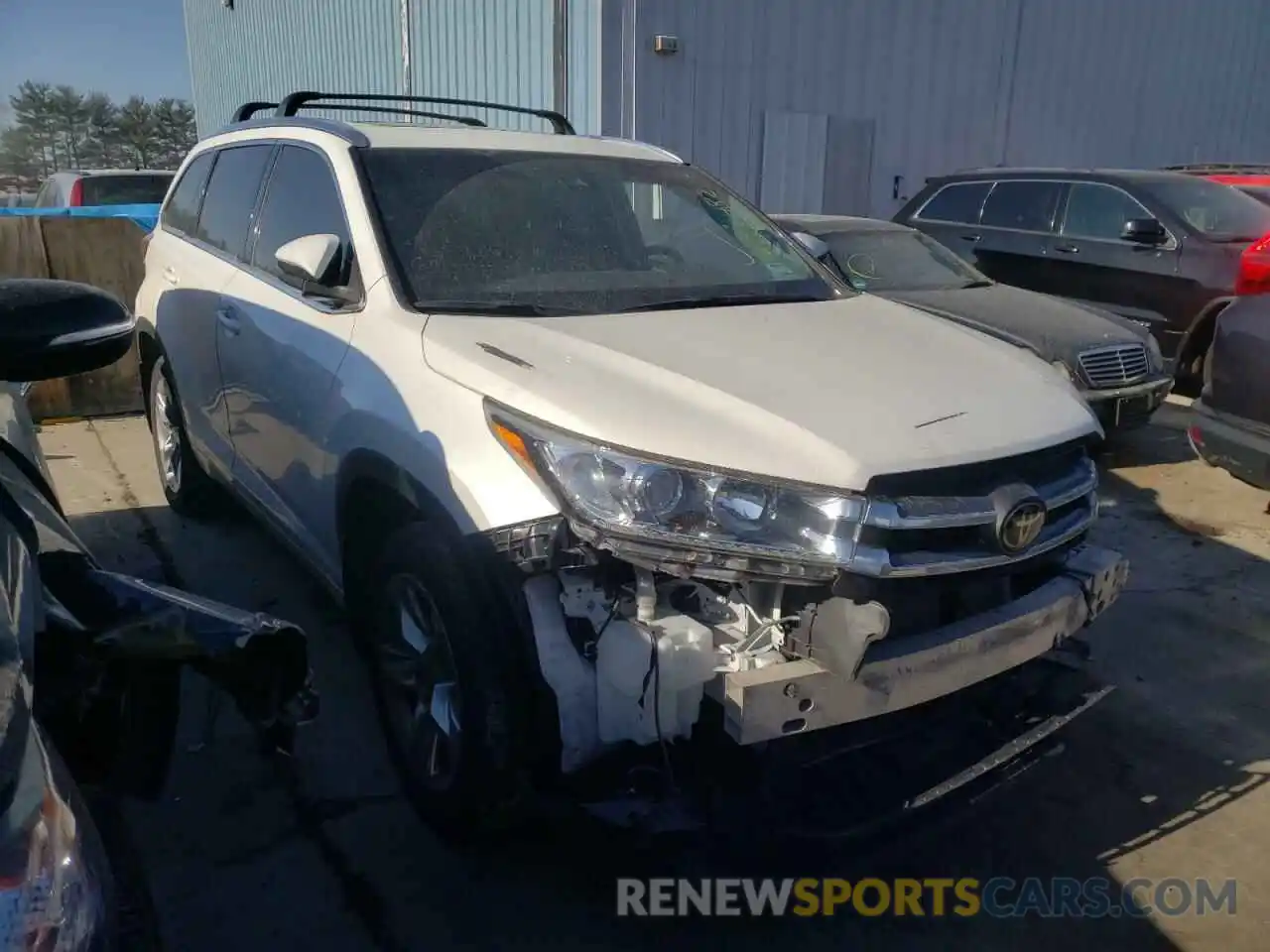 1 Photograph of a damaged car 5TDDZRFH0KS977308 TOYOTA HIGHLANDER 2019