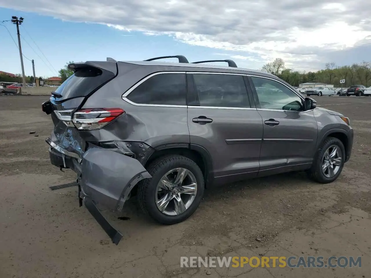 3 Photograph of a damaged car 5TDDZRFH0KS992455 TOYOTA HIGHLANDER 2019