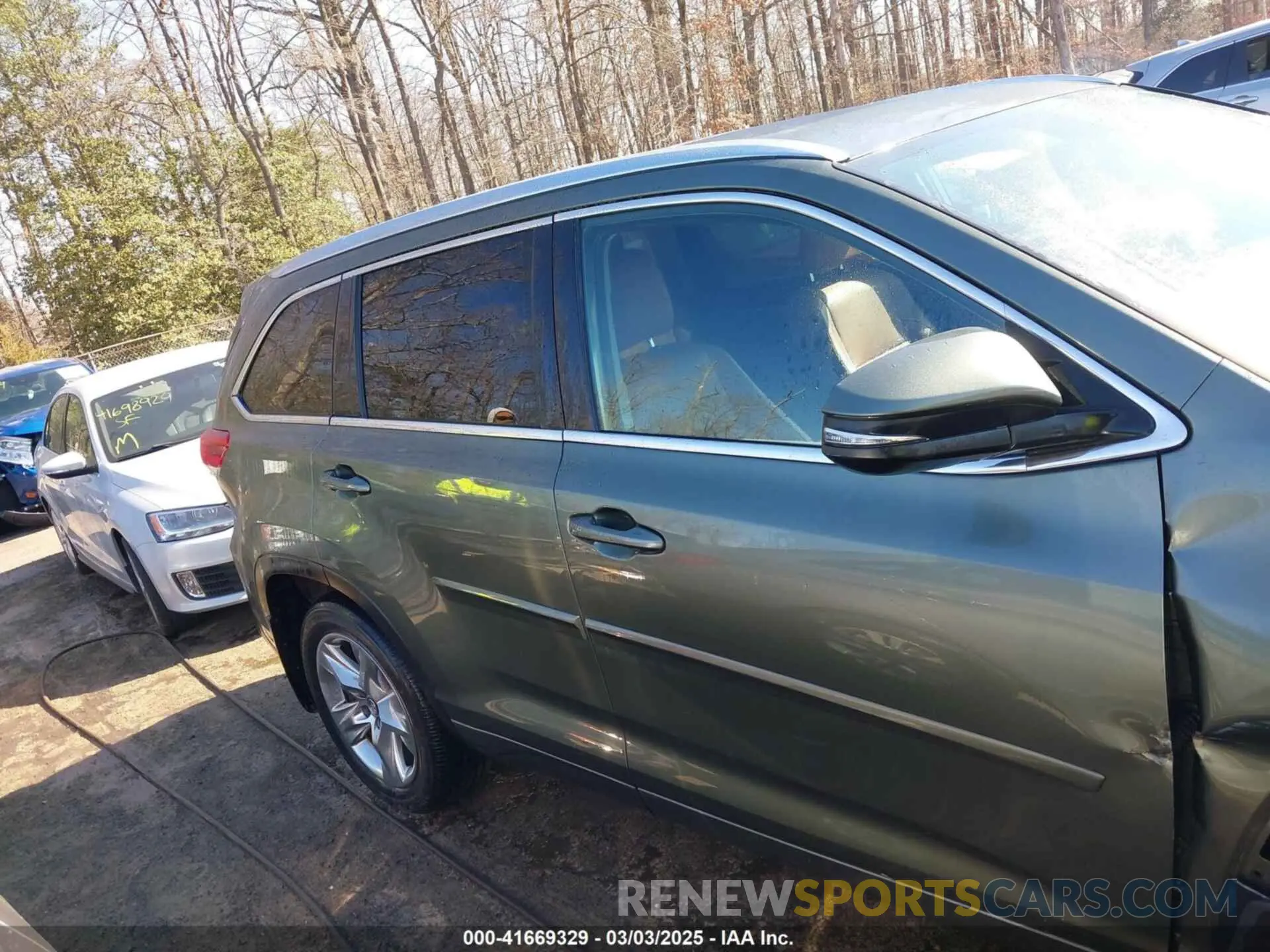 13 Photograph of a damaged car 5TDDZRFH0KS999289 TOYOTA HIGHLANDER 2019