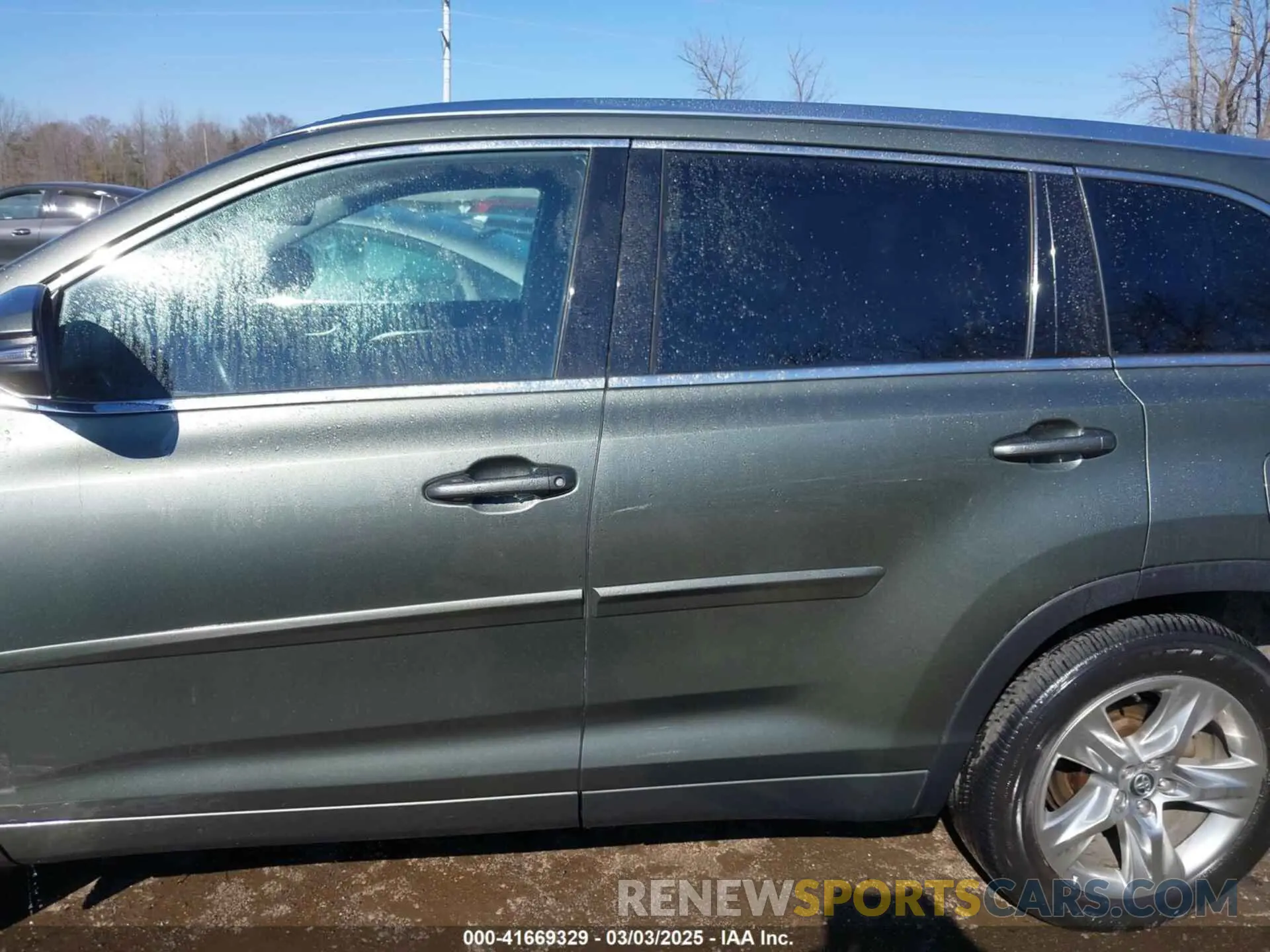 14 Photograph of a damaged car 5TDDZRFH0KS999289 TOYOTA HIGHLANDER 2019