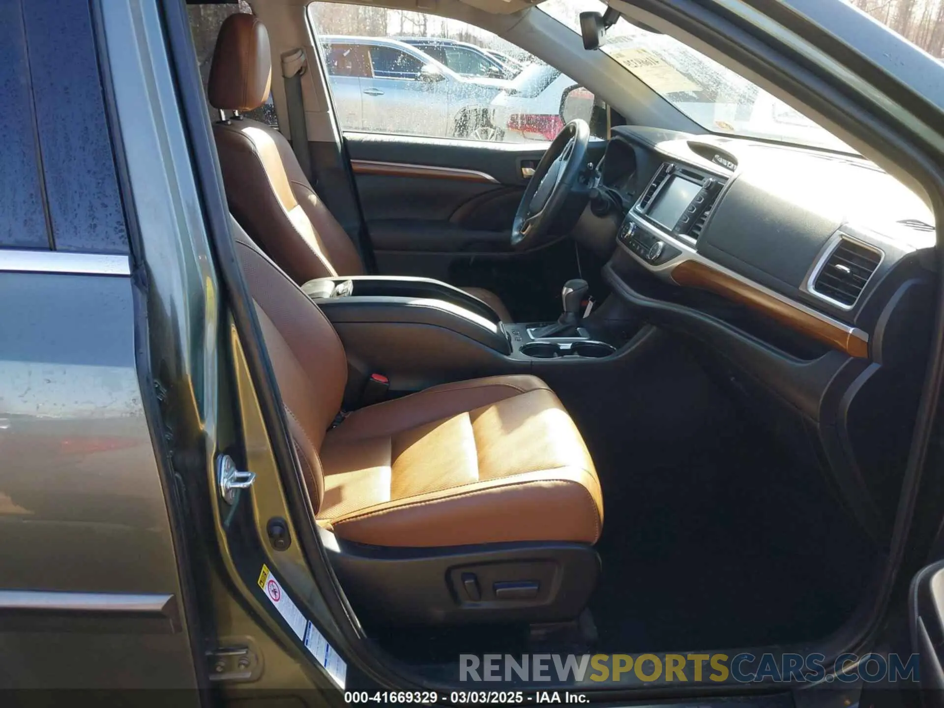 5 Photograph of a damaged car 5TDDZRFH0KS999289 TOYOTA HIGHLANDER 2019
