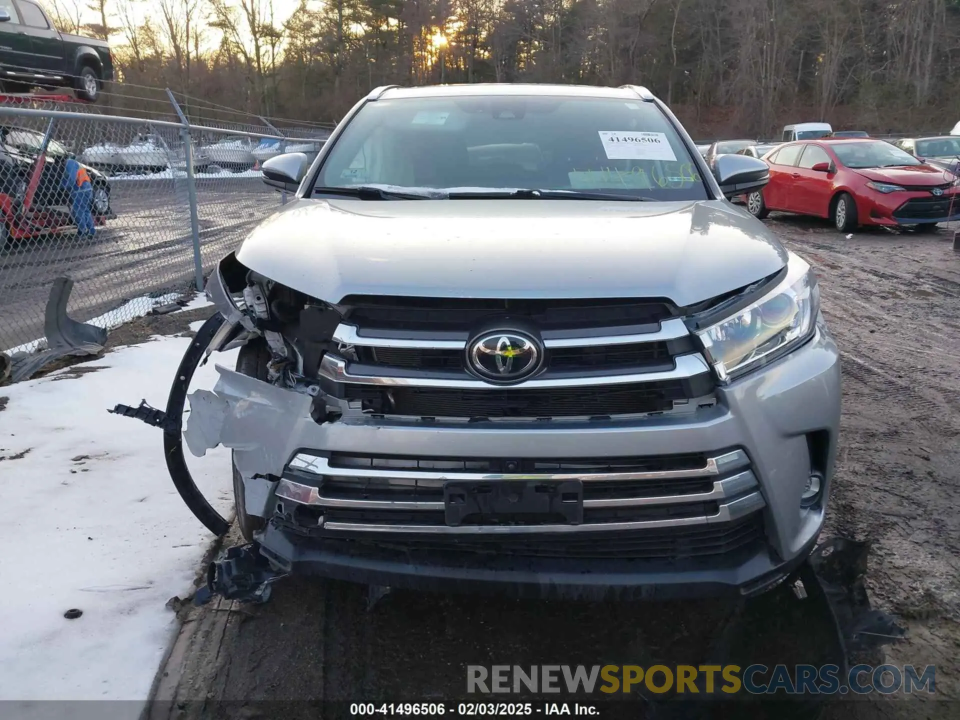 12 Photograph of a damaged car 5TDDZRFH0KS999390 TOYOTA HIGHLANDER 2019