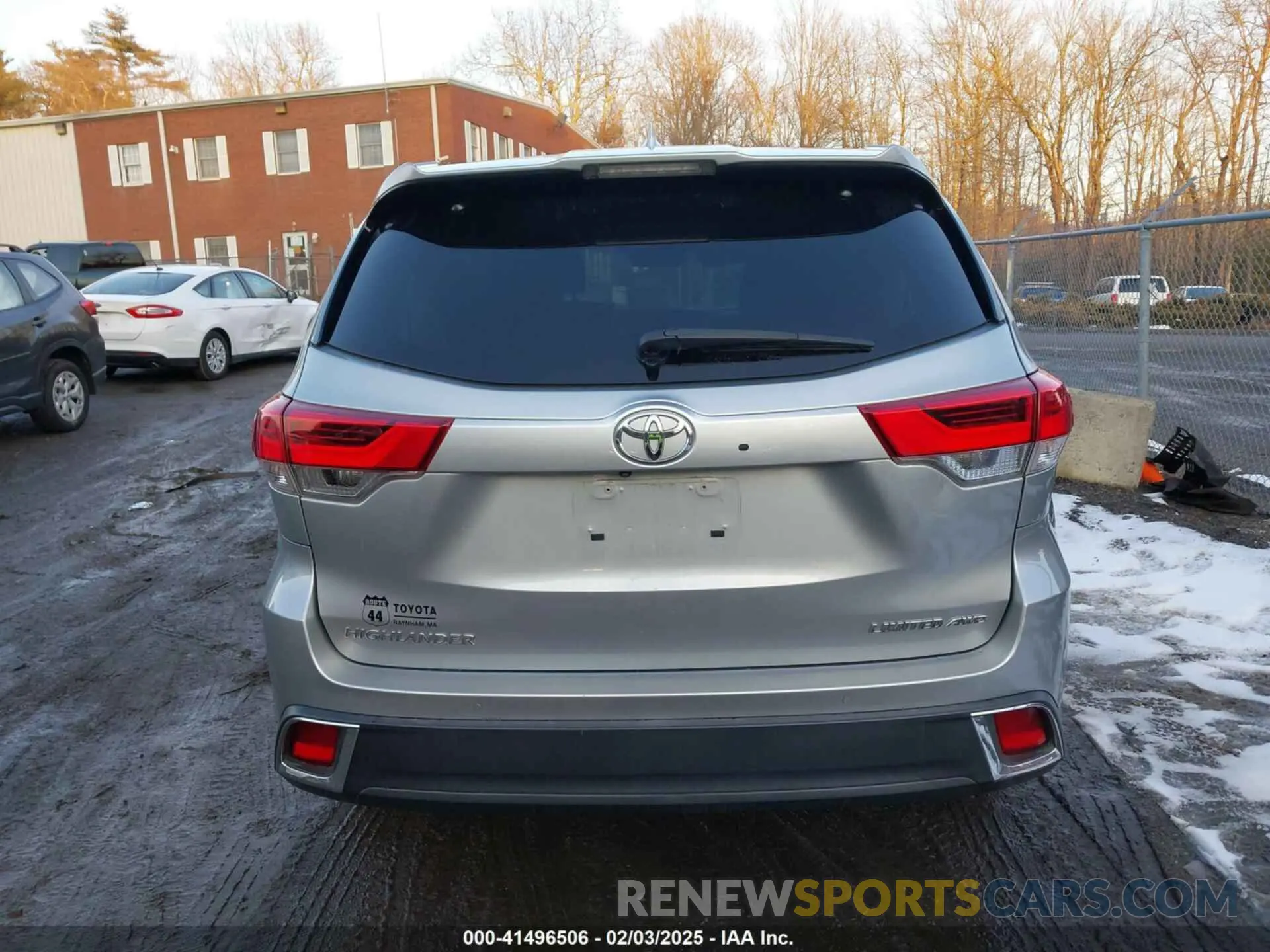16 Photograph of a damaged car 5TDDZRFH0KS999390 TOYOTA HIGHLANDER 2019